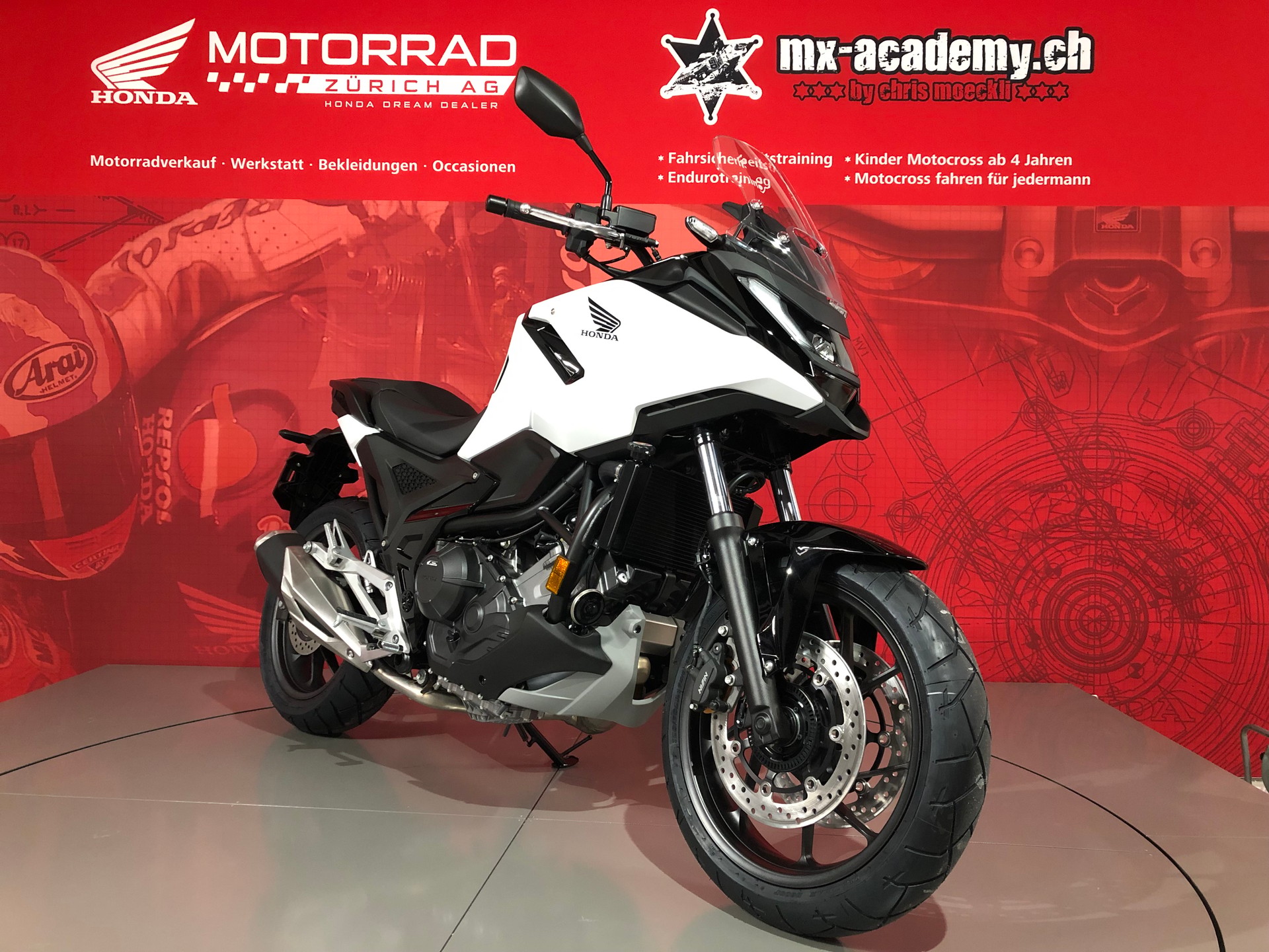 HONDA NC 750 - 6Gang - Modell 2025 *Neufahrzeug*-showroom-element-1