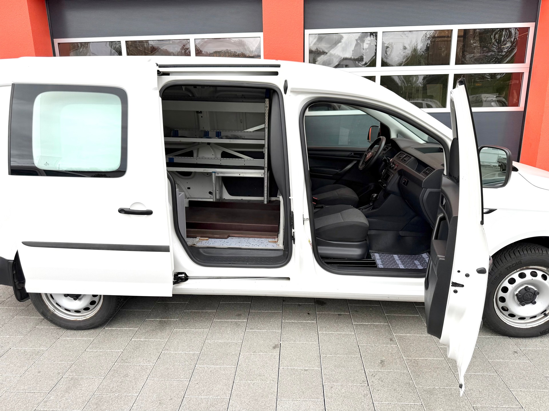 VW Caddy Maxi 2.0TDI 4Motion BlueMotion Technology DSG-image-5