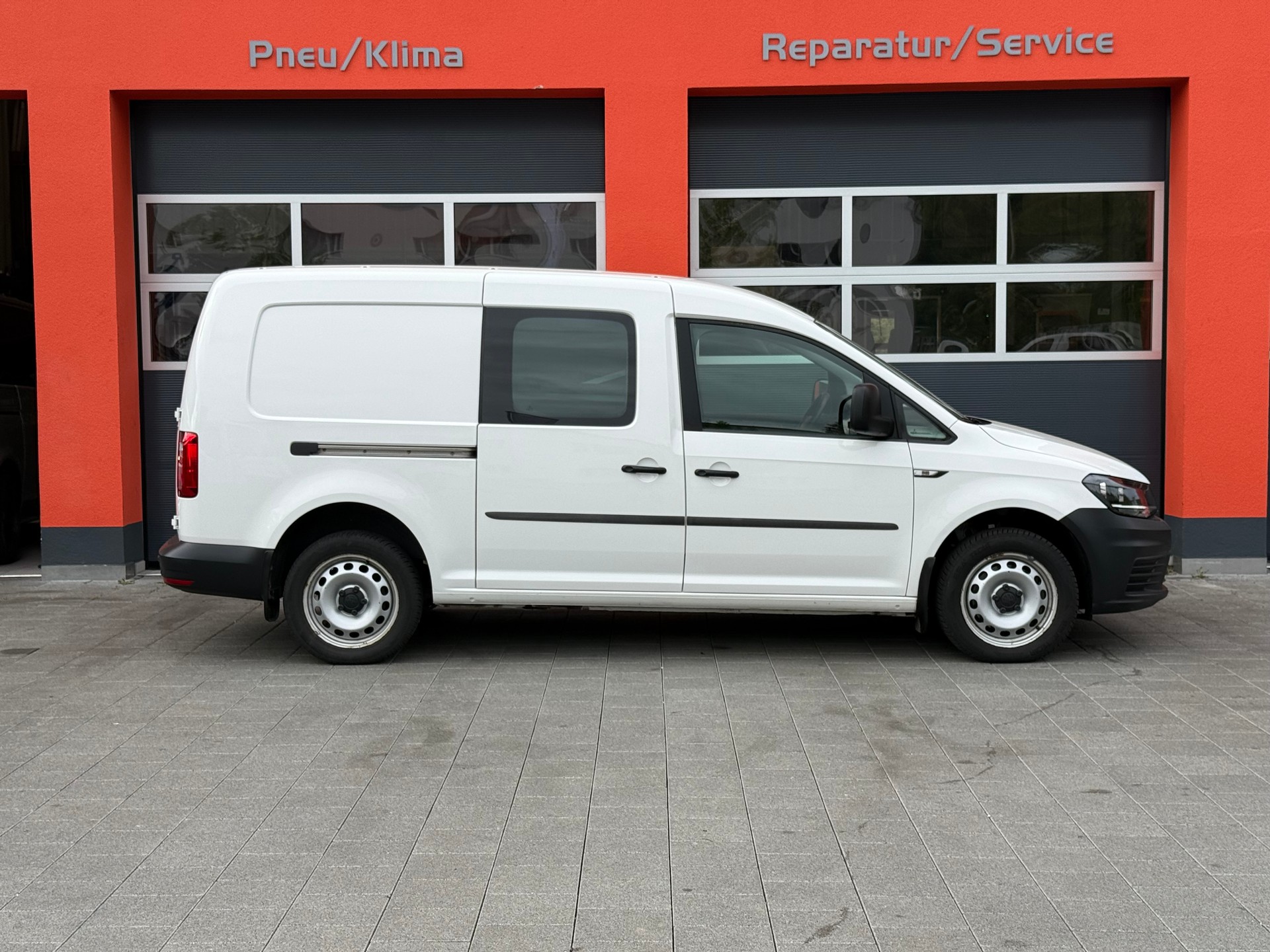 VW Caddy Maxi 2.0TDI 4Motion BlueMotion Technology DSG-image-6