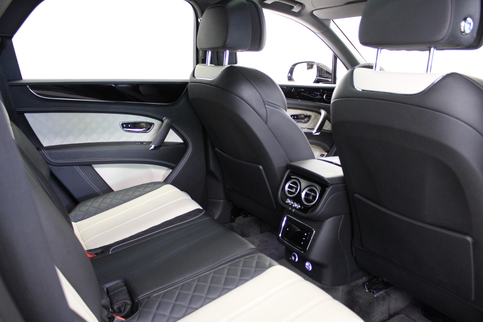 BENTLEY Bentayga W12-image-8