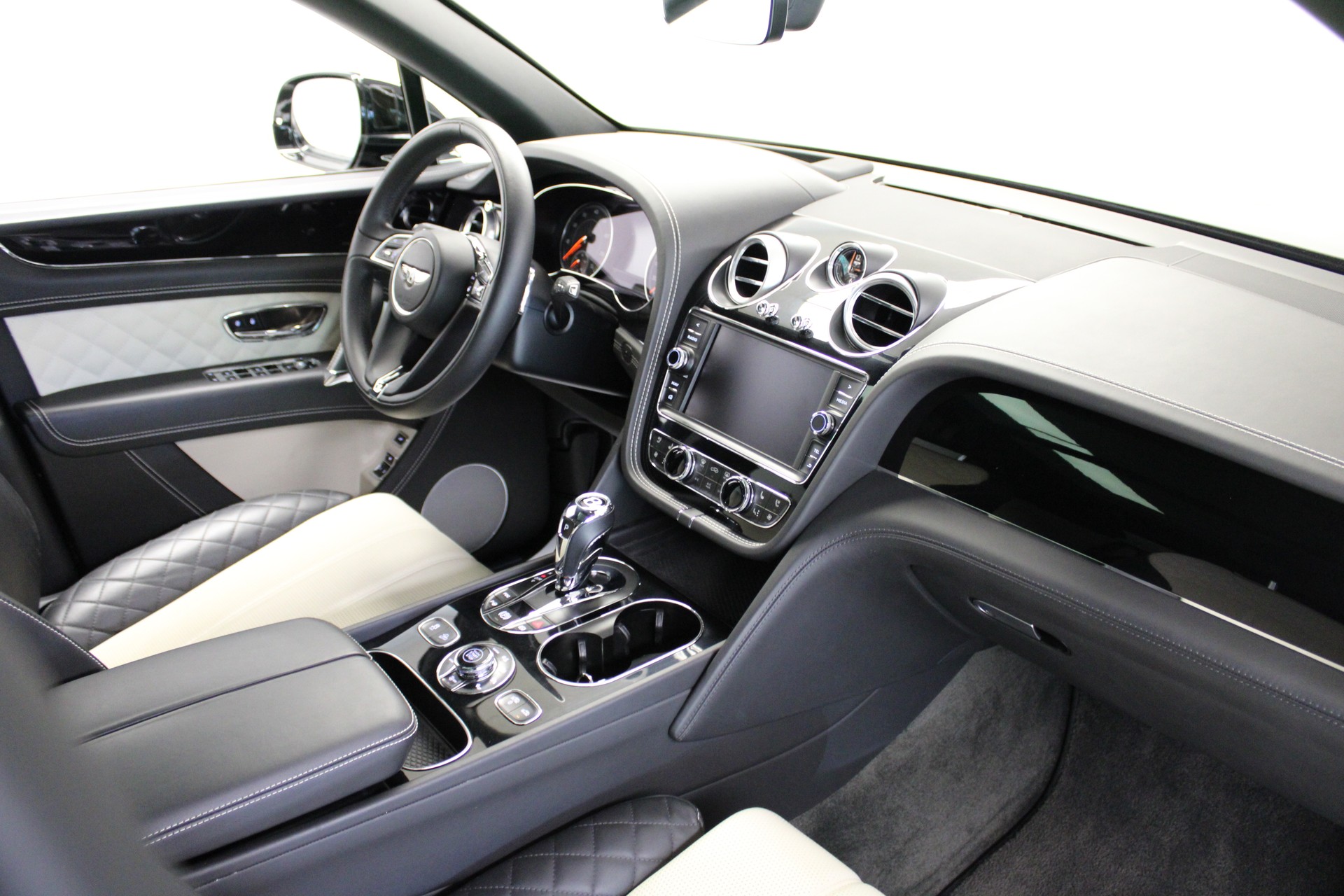 BENTLEY Bentayga W12-image-5