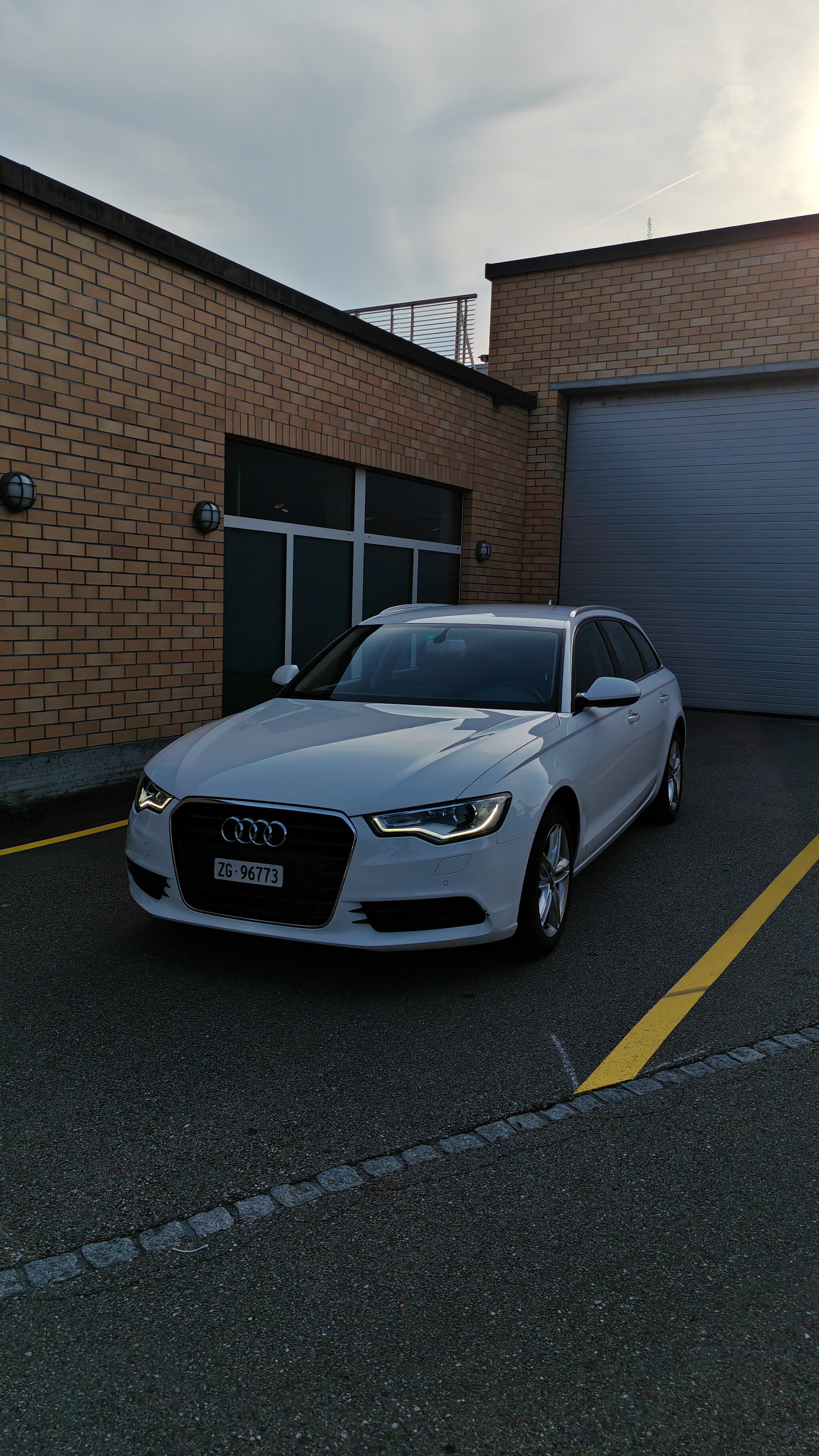AUDI A6 Avant 2.0 TDI-image-0