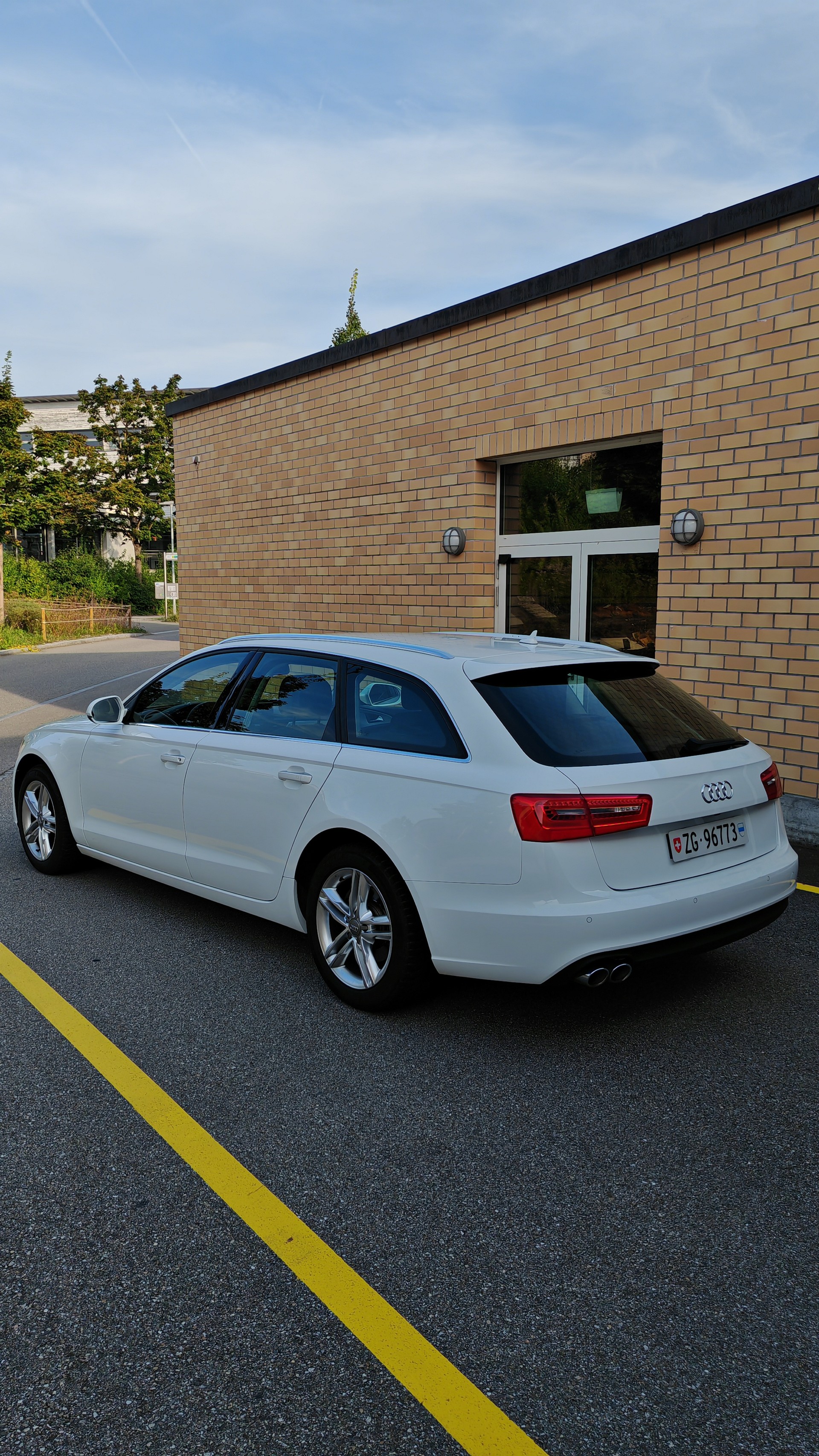 AUDI A6 Avant 2.0 TDI-image-2
