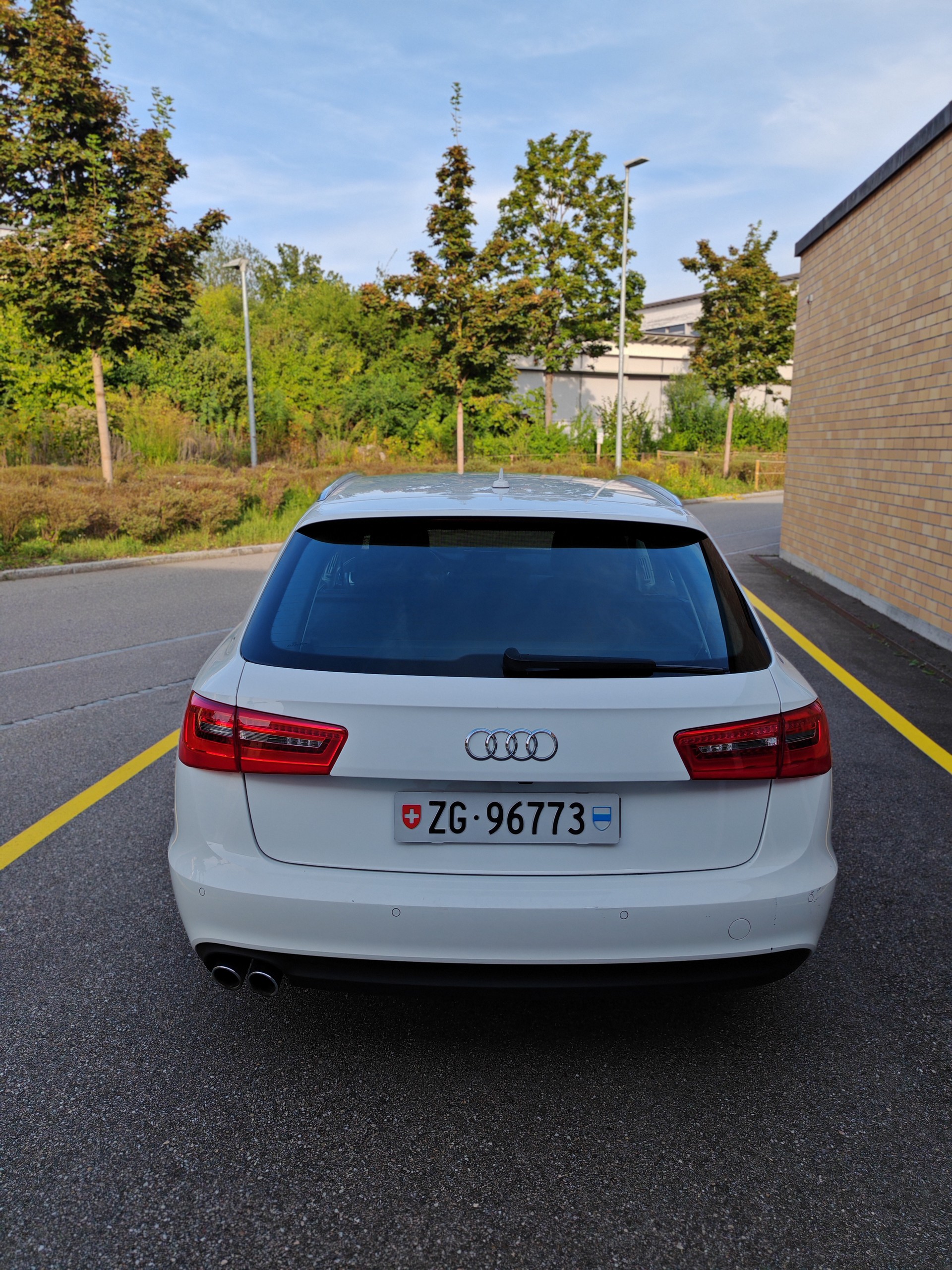 AUDI A6 Avant 2.0 TDI-image-1