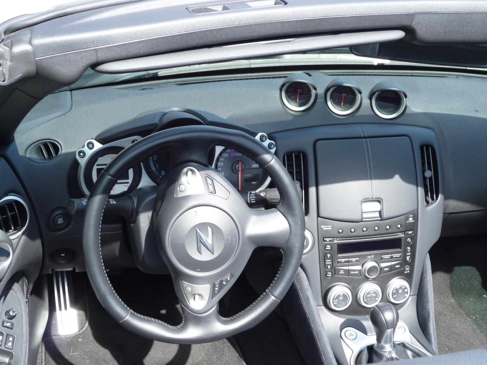 NISSAN 370 Z Roadster-image-3
