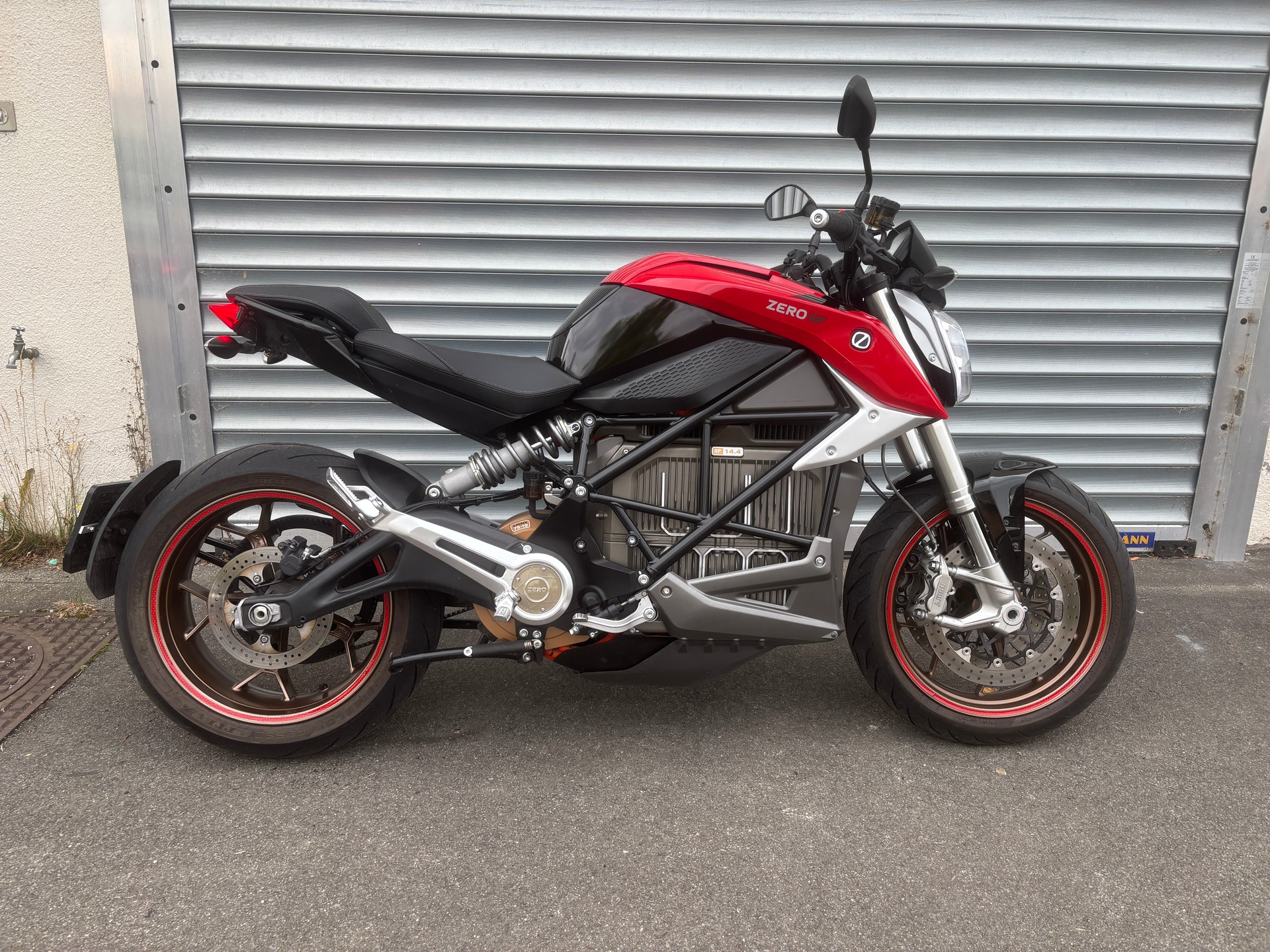ZERO SR/F-showroom-element-2