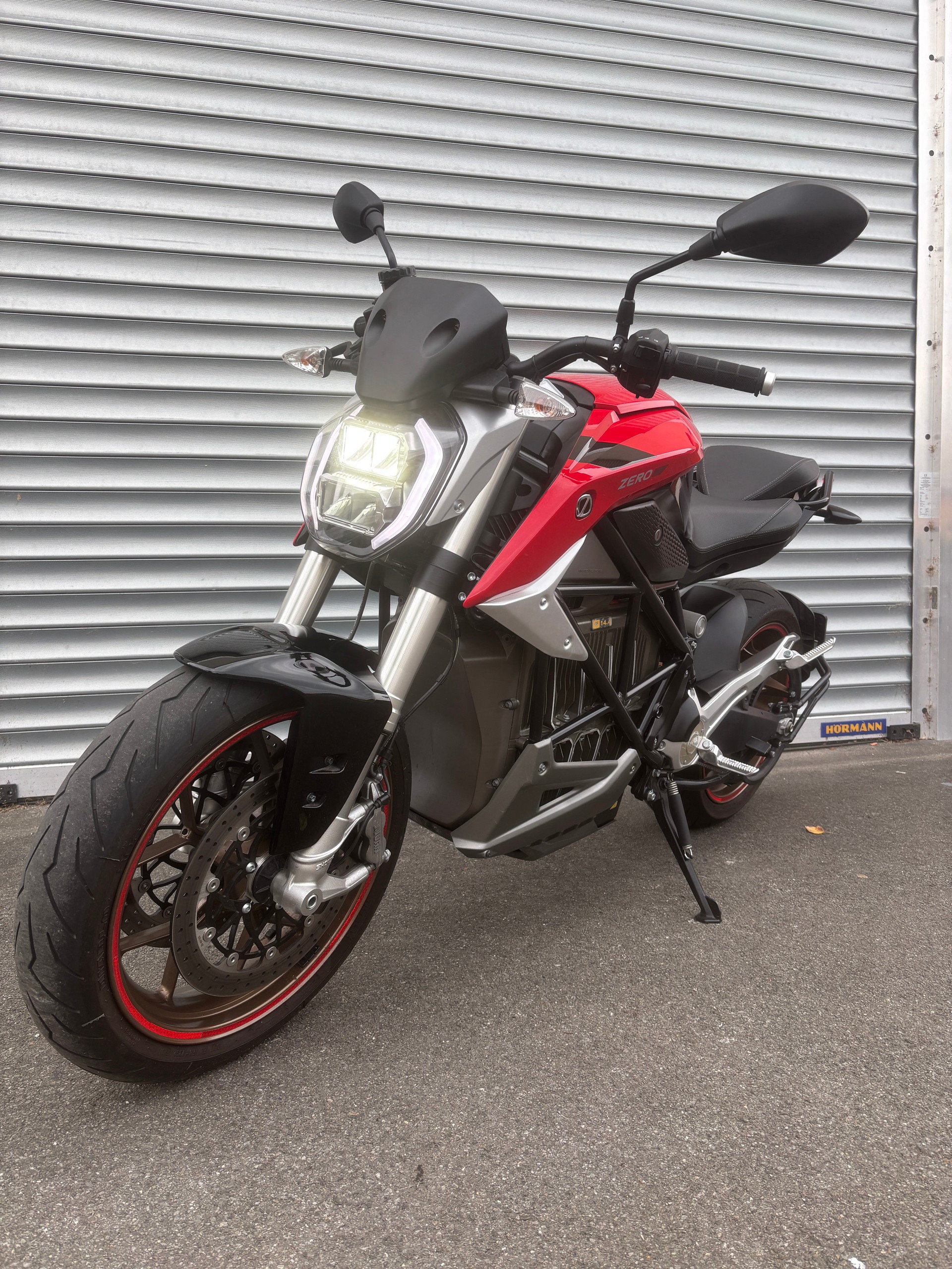 ZERO SR/F-showroom-element-3