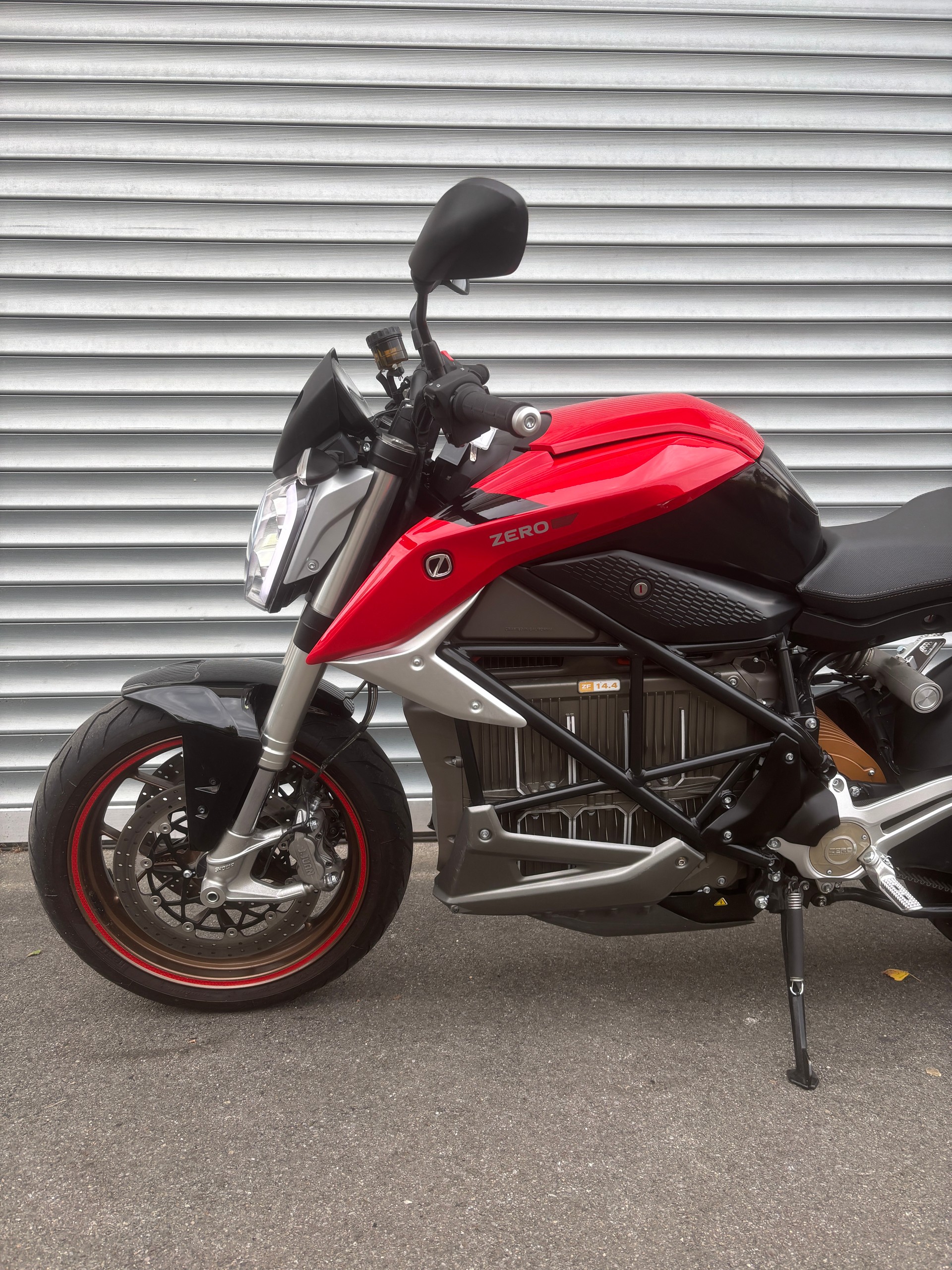 ZERO SR/F-showroom-element-1
