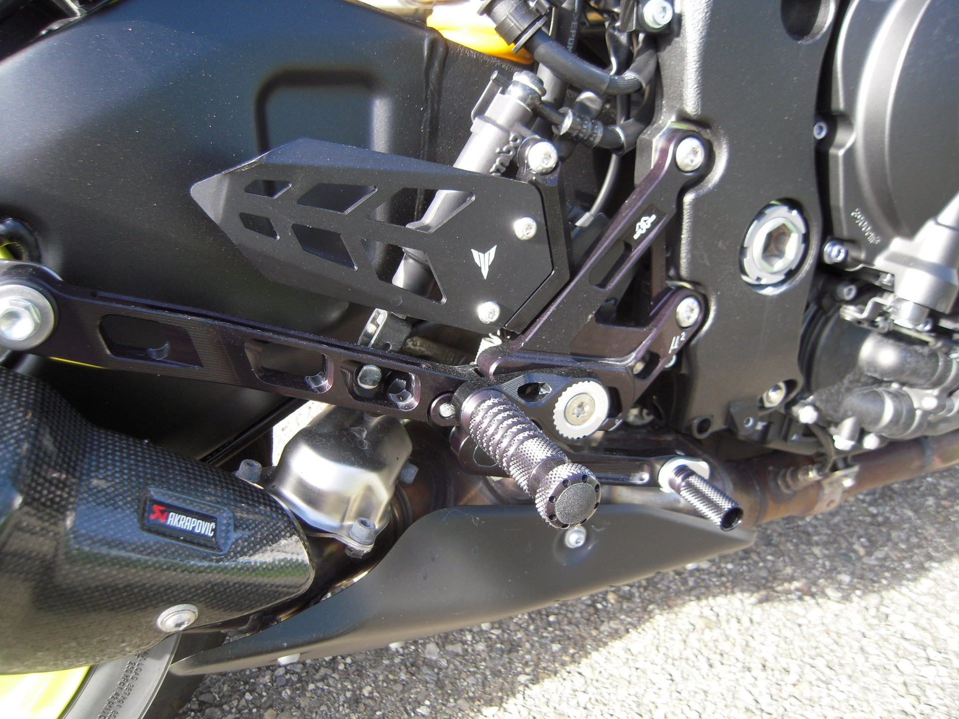 YAMAHA MT-10 ABS-image-11