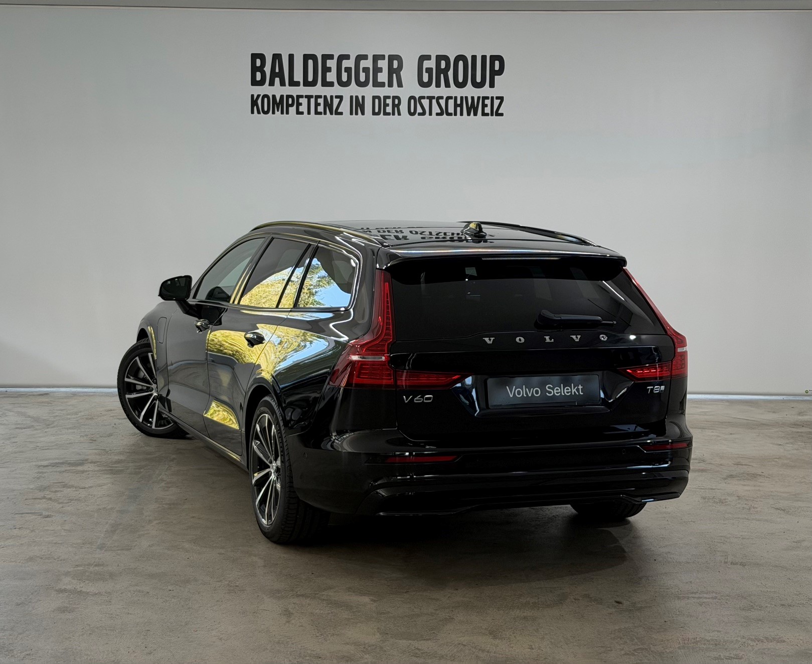 VOLVO V60 2.0 T8 TE Ultra Dark eAWD-image-1