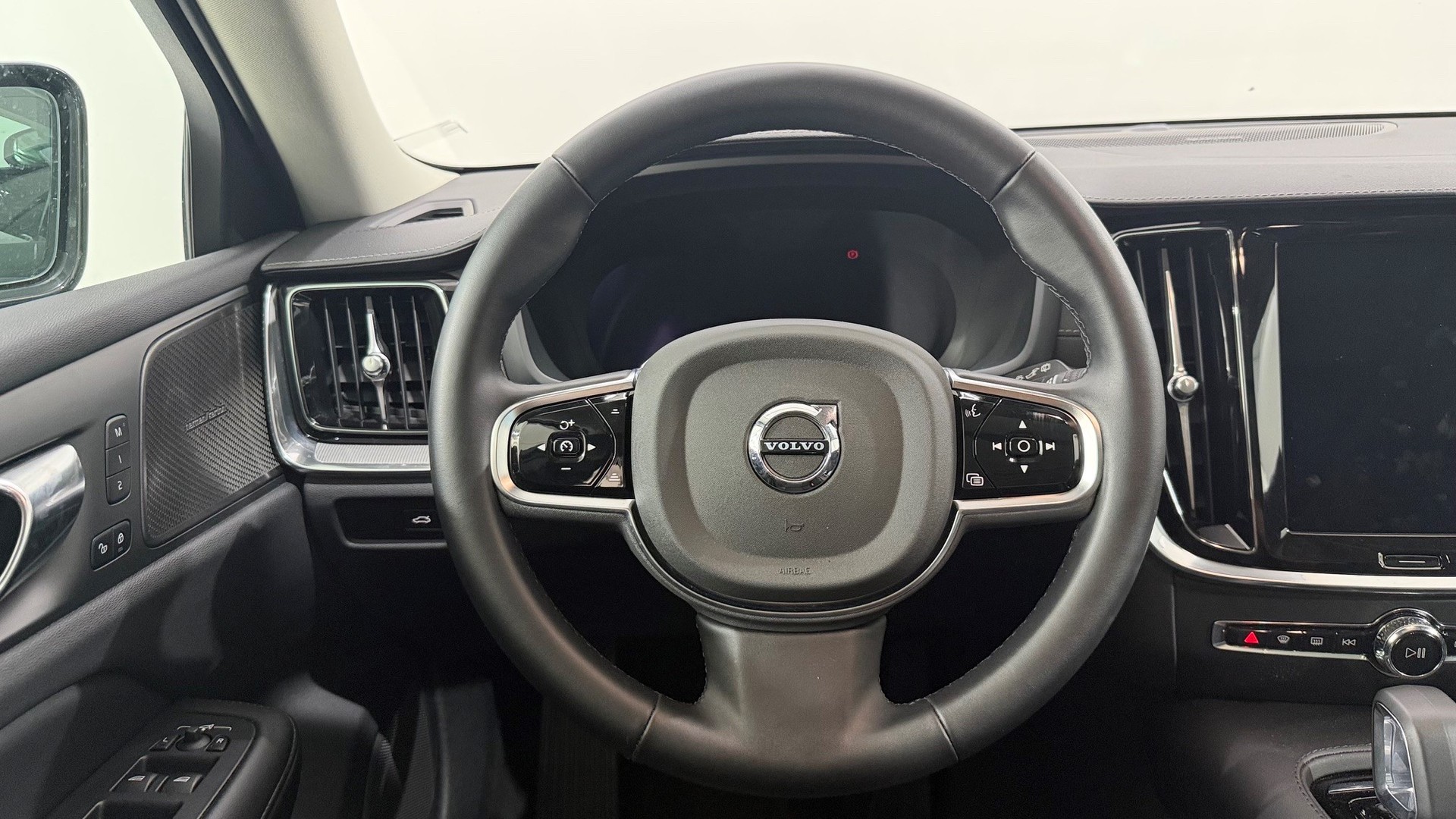 VOLVO V60 2.0 T8 TE Ultra Dark eAWD-image-10