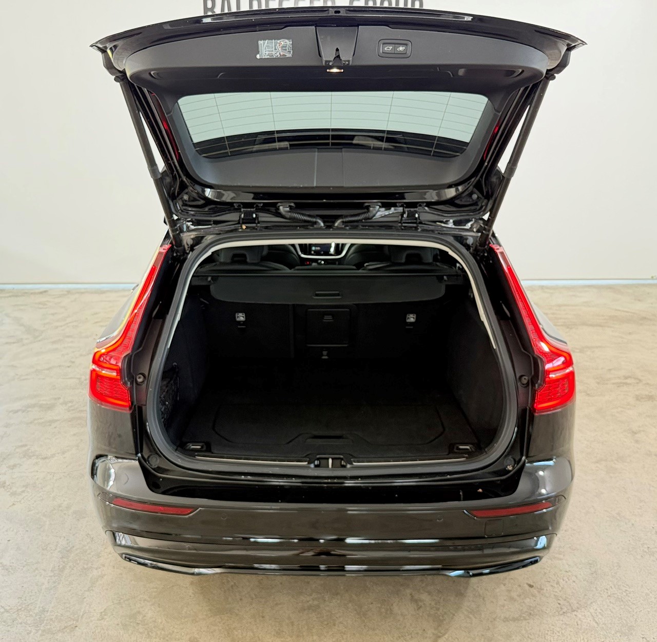 VOLVO V60 2.0 T8 TE Ultra Dark eAWD-image-13
