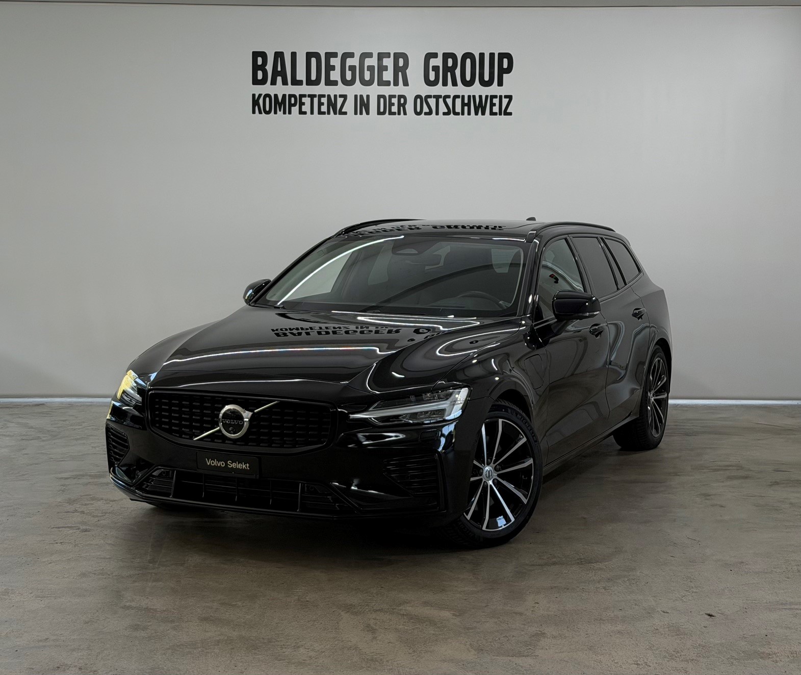 VOLVO V60 2.0 T8 TE Ultra Dark eAWD-image-0