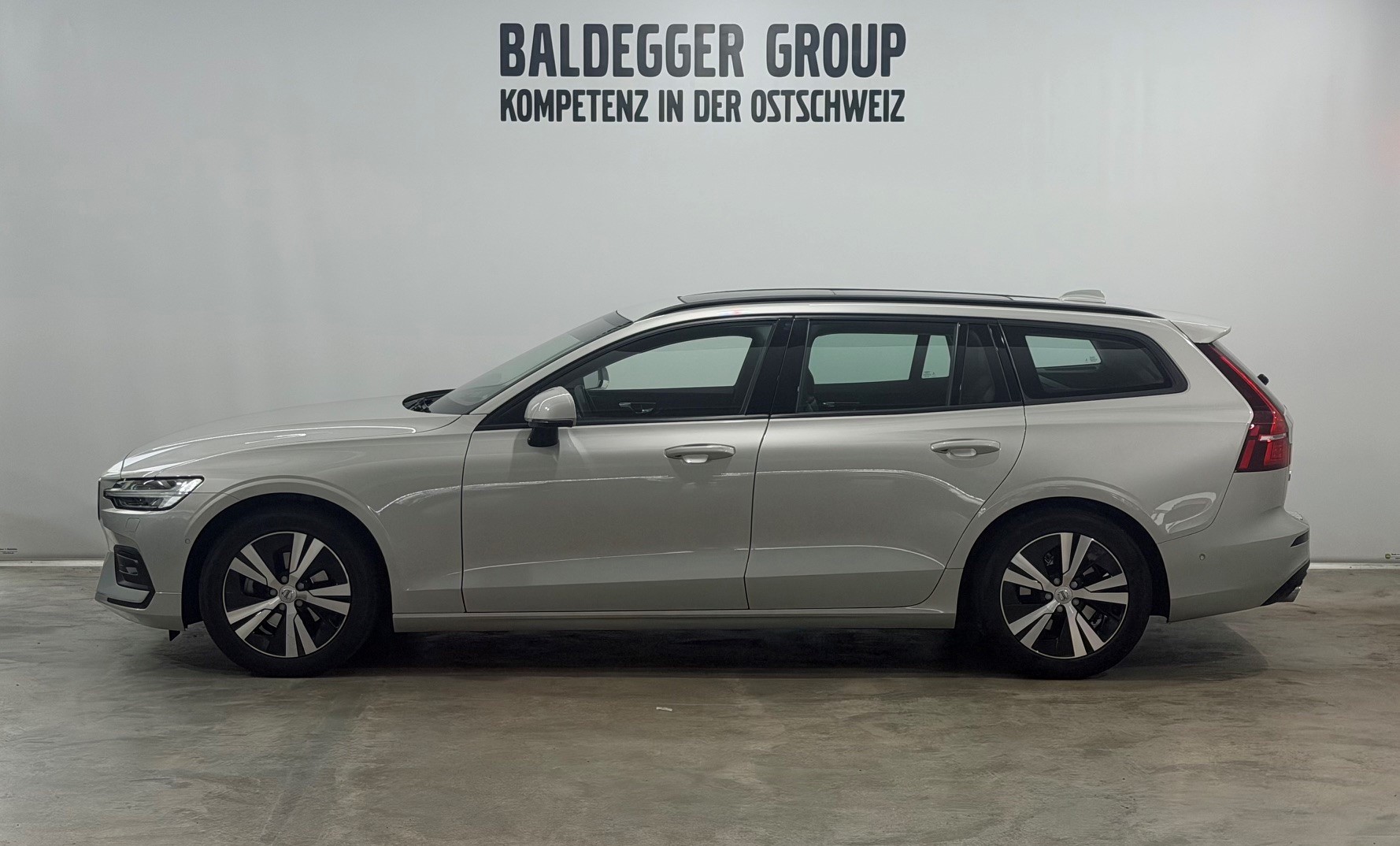 VOLVO V60 2.0 D4 Momentum-image-2