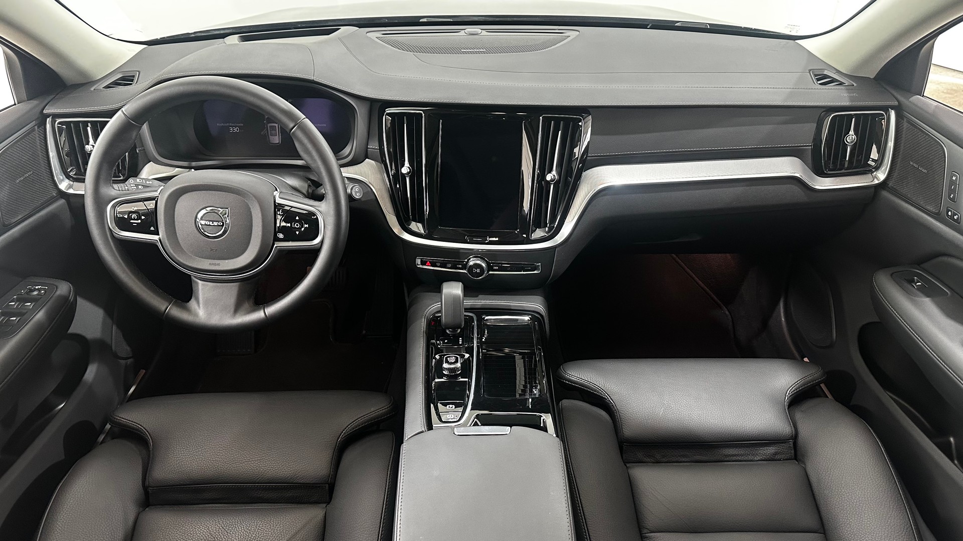 VOLVO V60 2.0 T8 TE Ultra Dark eAWD-image-4