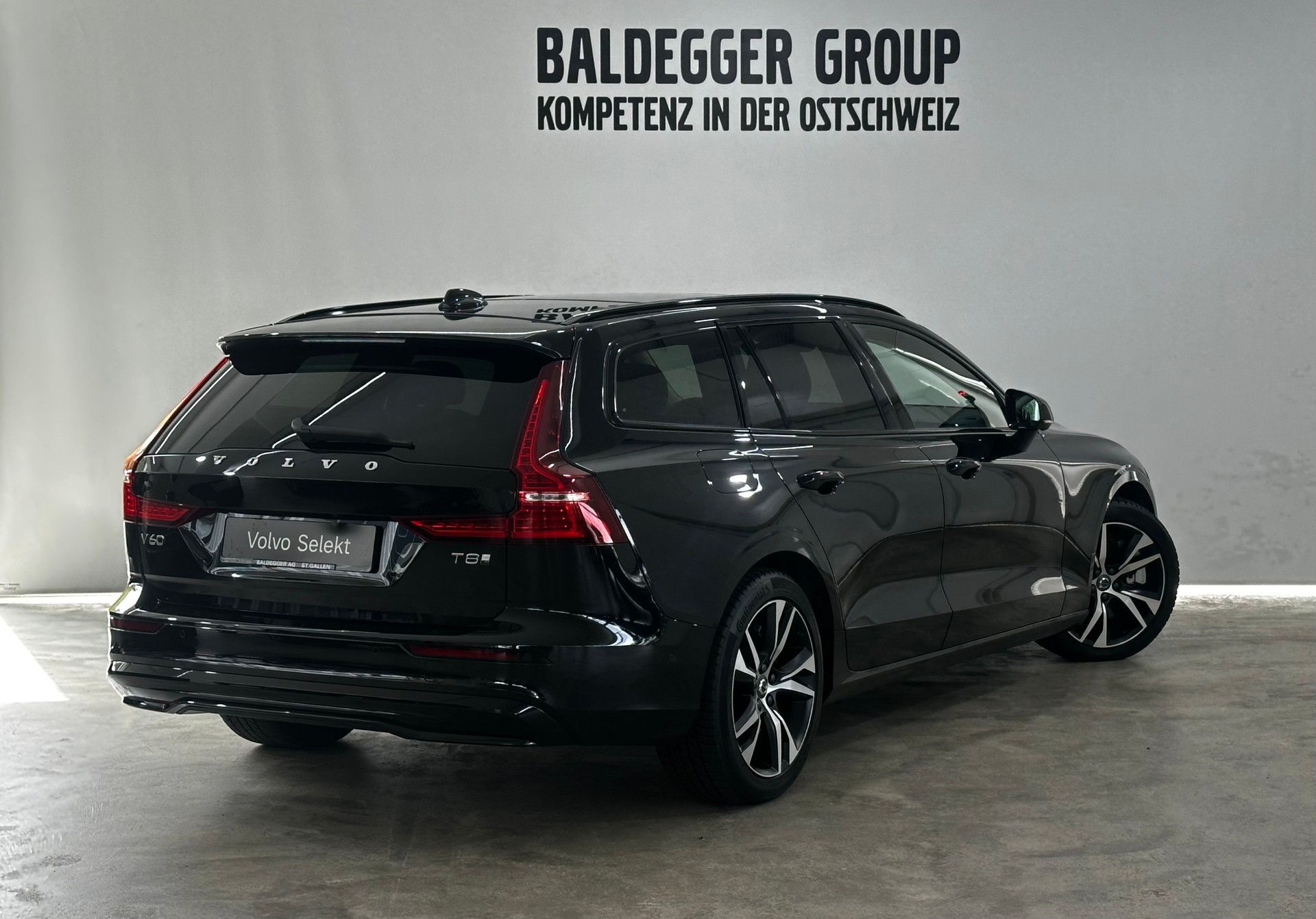 VOLVO V60 2.0 T8 TE Ultra Dark eAWD-image-2