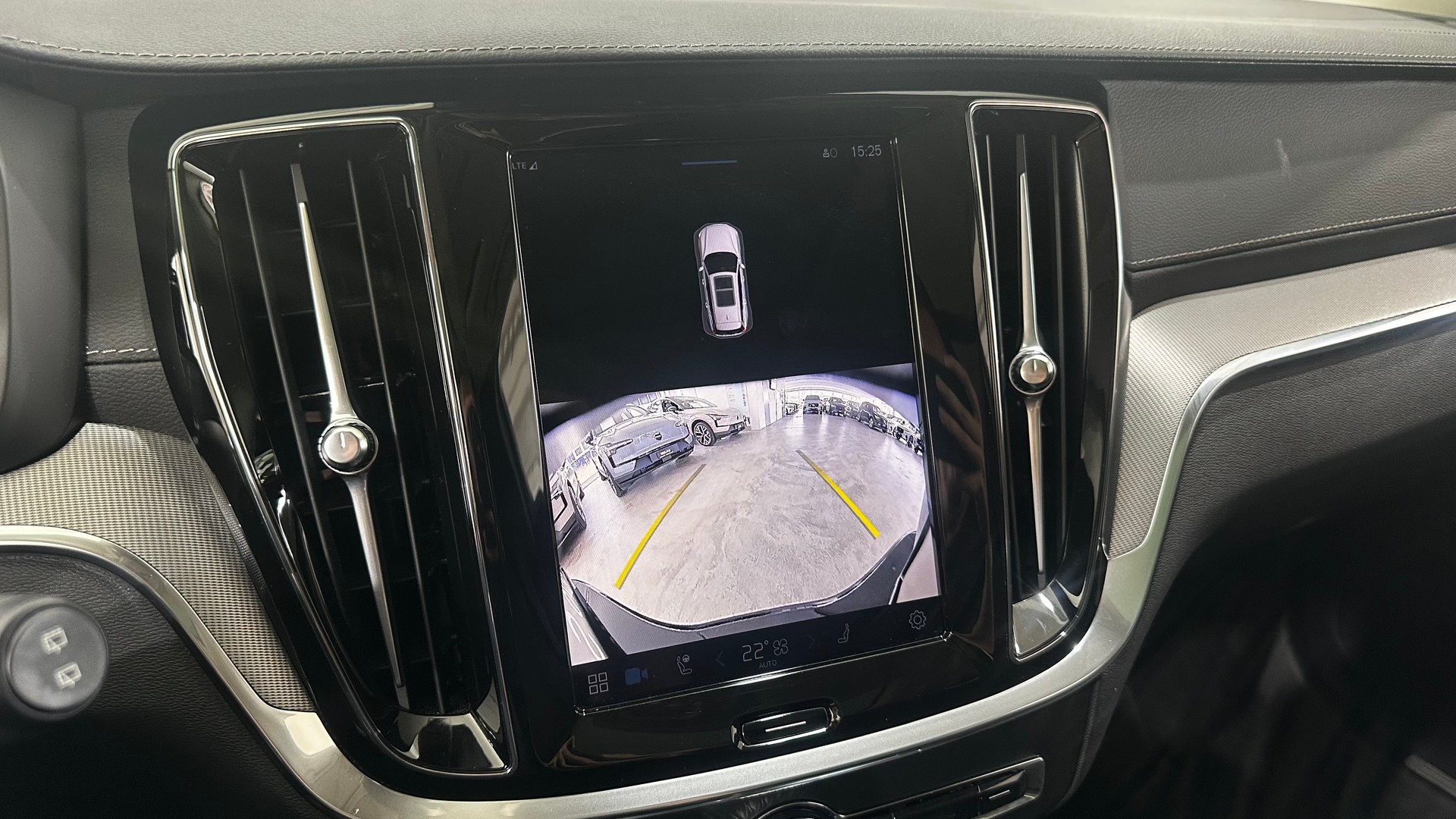 VOLVO V60 2.0 T8 TE Ultra Dark eAWD-image-8