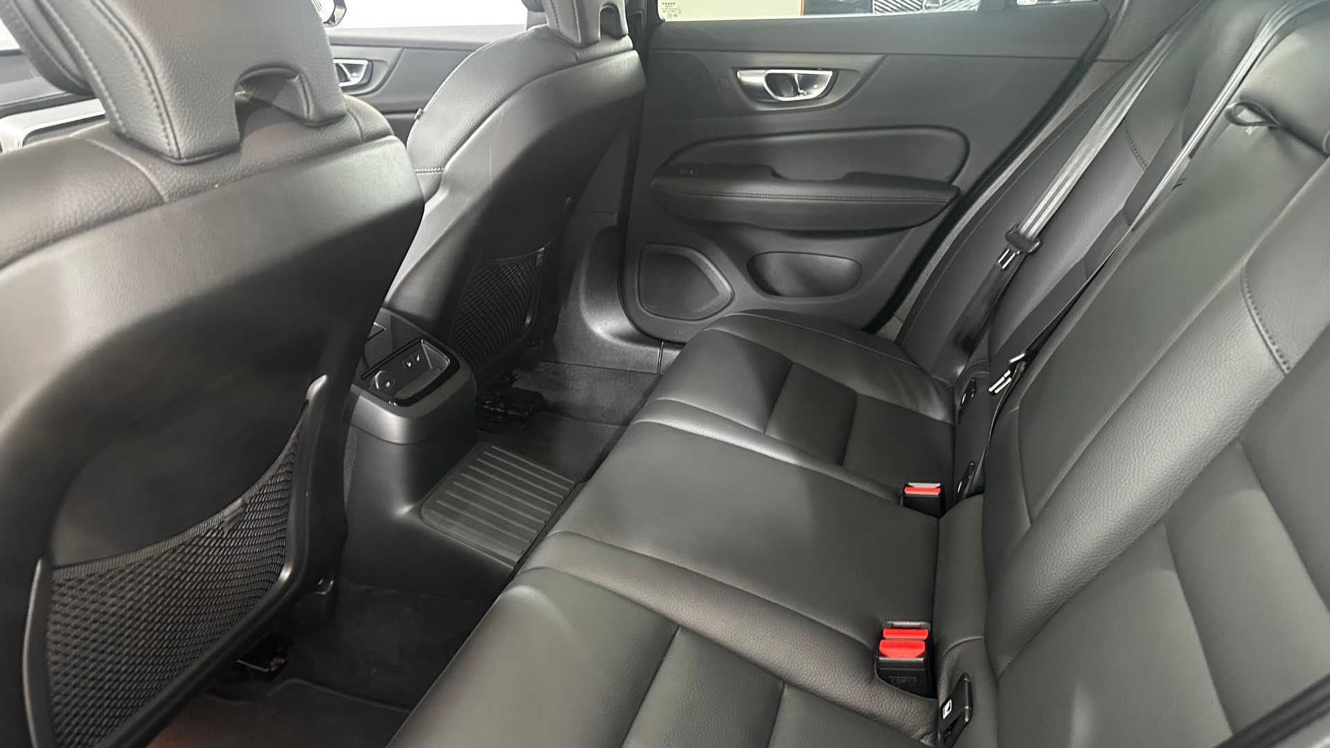 VOLVO V60 2.0 T8 TE Ultra Dark eAWD-image-5