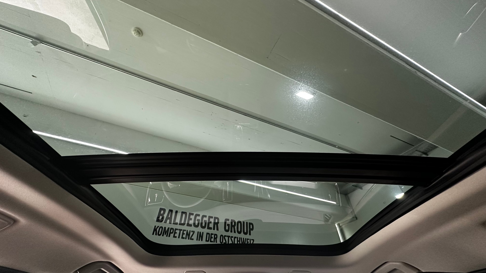 VOLVO V60 2.0 T8 TE Ultra Dark eAWD-image-9