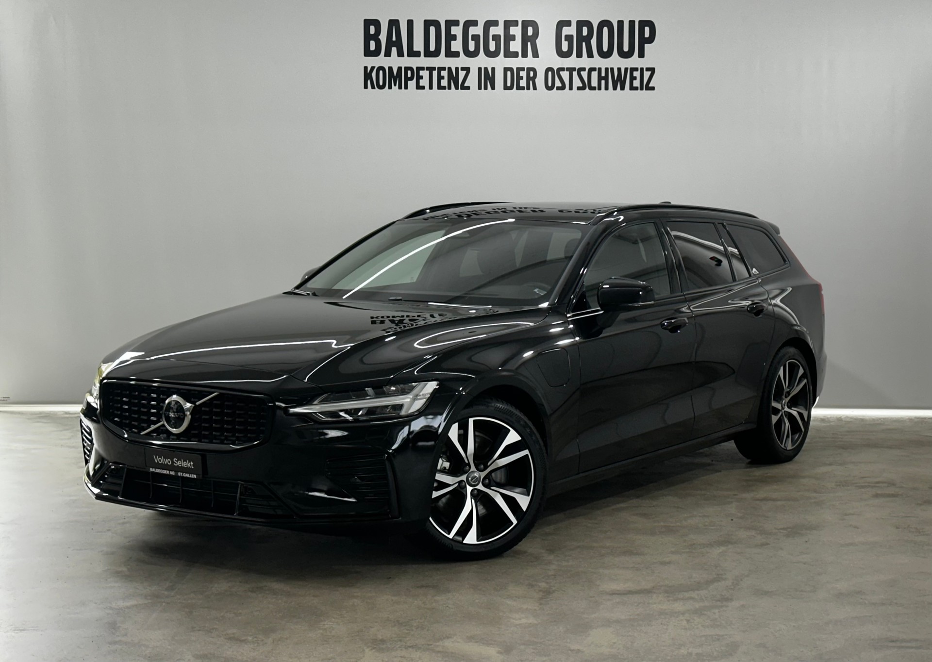 VOLVO V60 2.0 T8 TE Ultra Dark eAWD-image-0