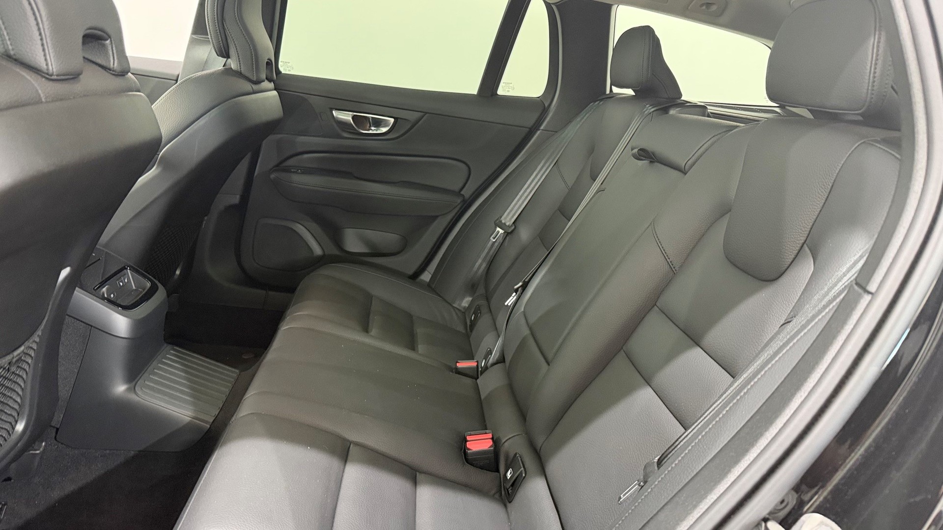 VOLVO V60 2.0 T8 TE Ultra Dark eAWD-image-6