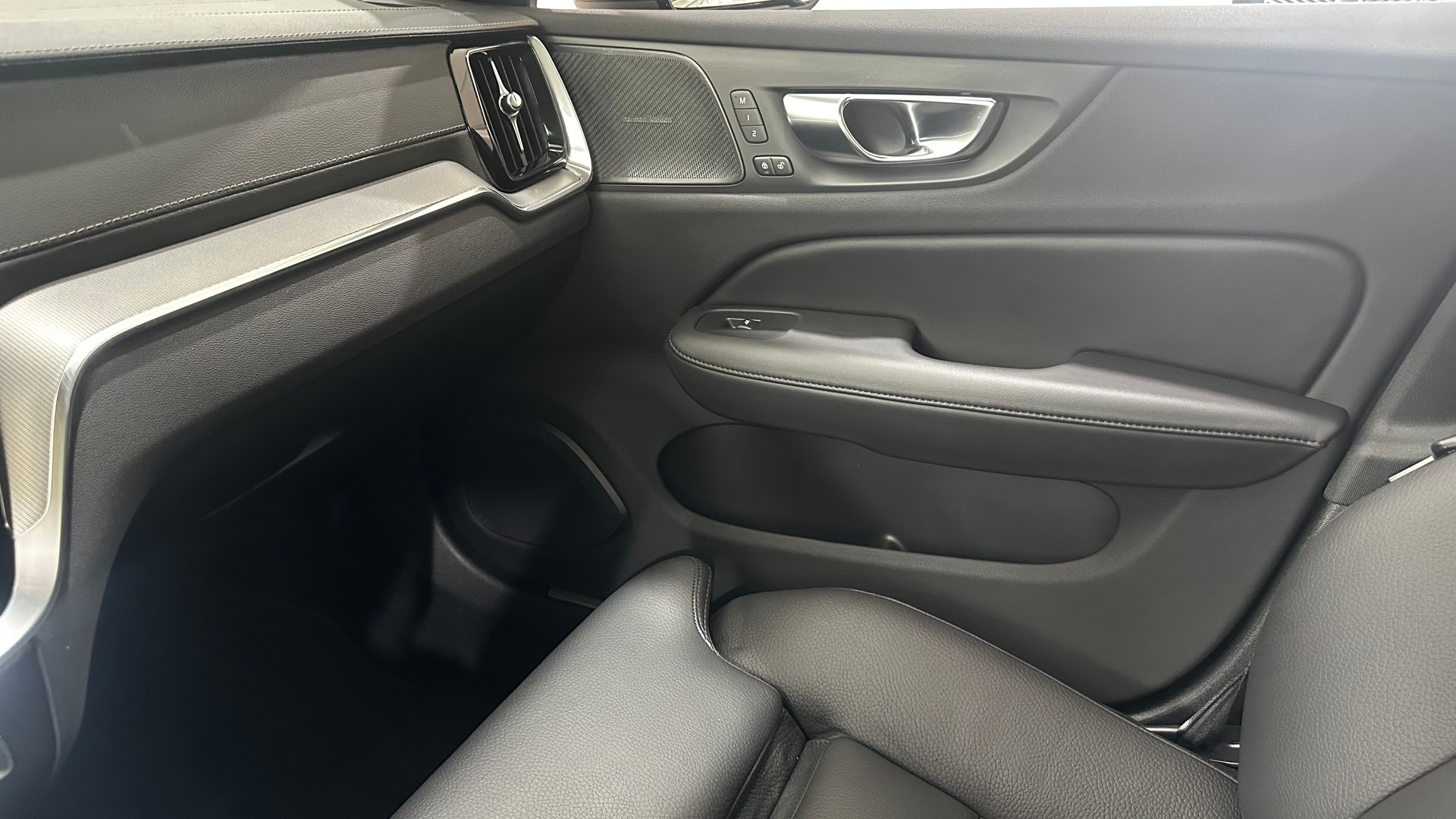 VOLVO V60 2.0 T8 TE Ultra Dark eAWD-image-13