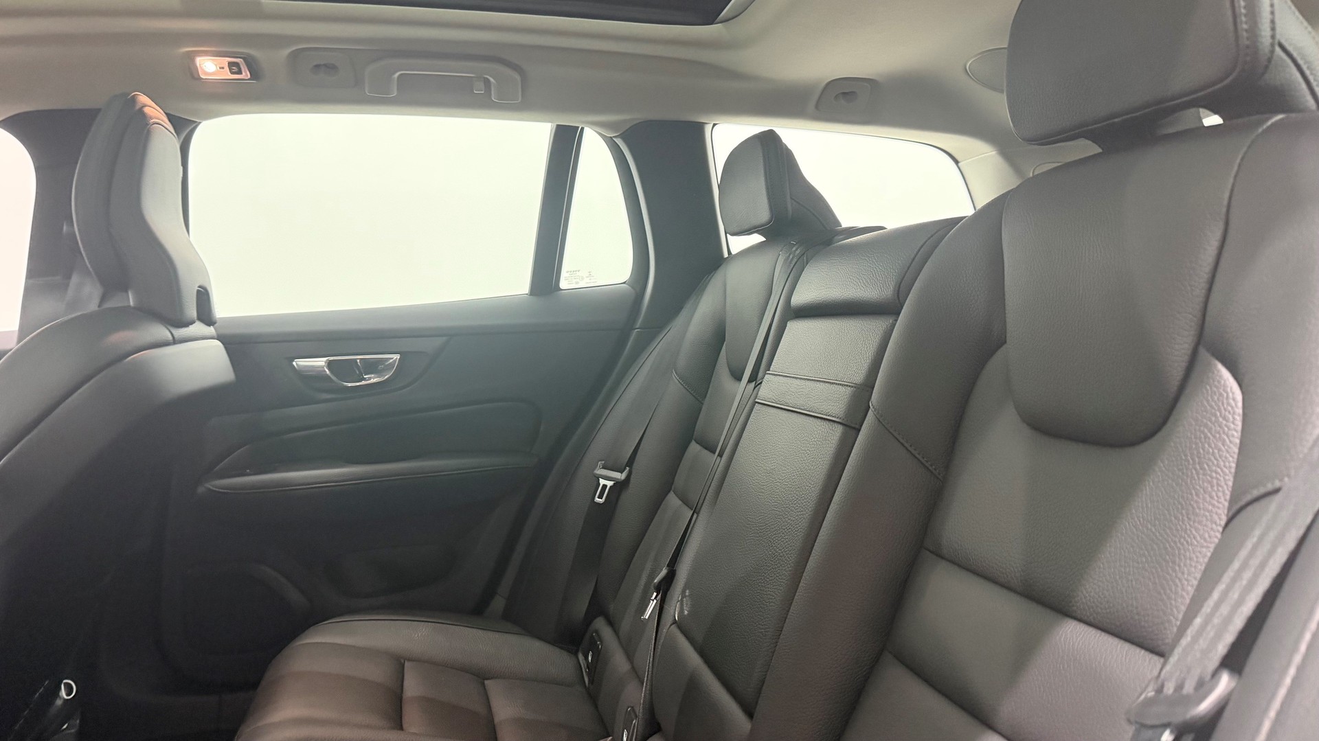 VOLVO V60 2.0 D4 Momentum-image-5