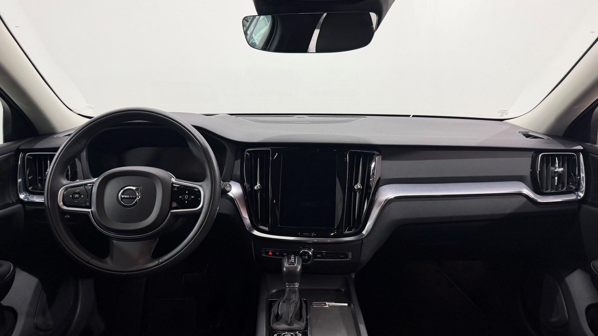 VOLVO V60 2.0 D4 Momentum-image-4