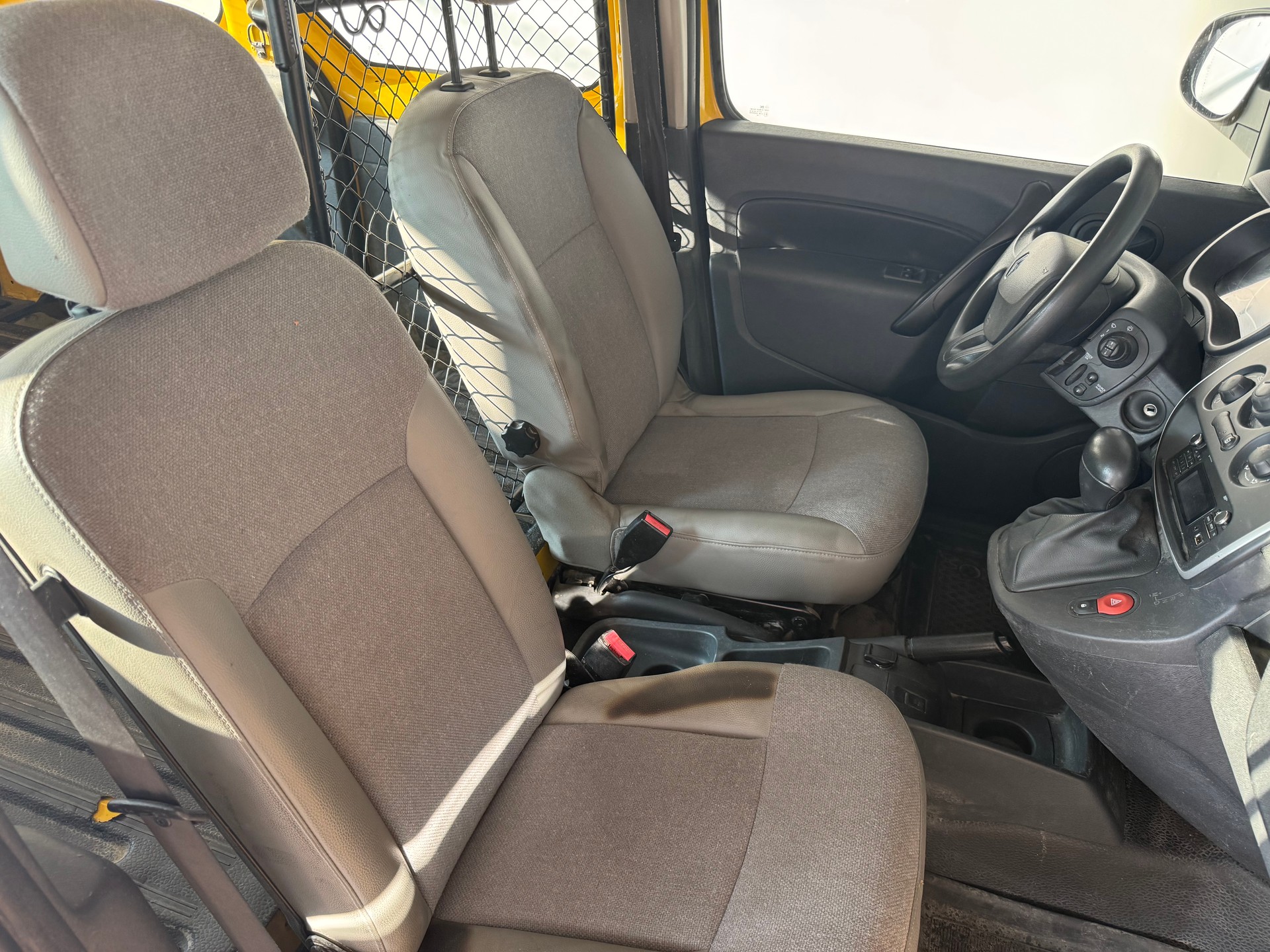 RENAULT Kangoo Medium TCe 115 Business A-image-21