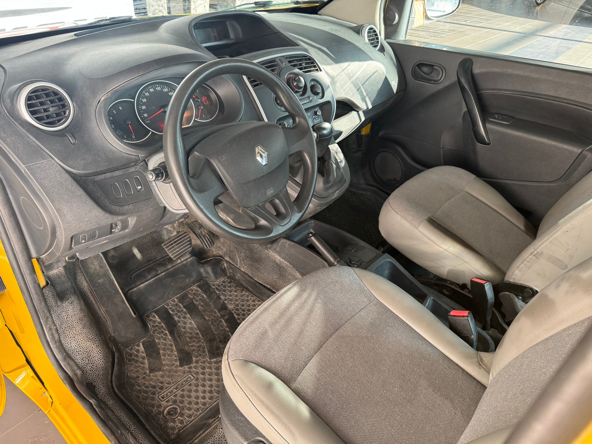 RENAULT Kangoo Medium TCe 115 Business A-image-18