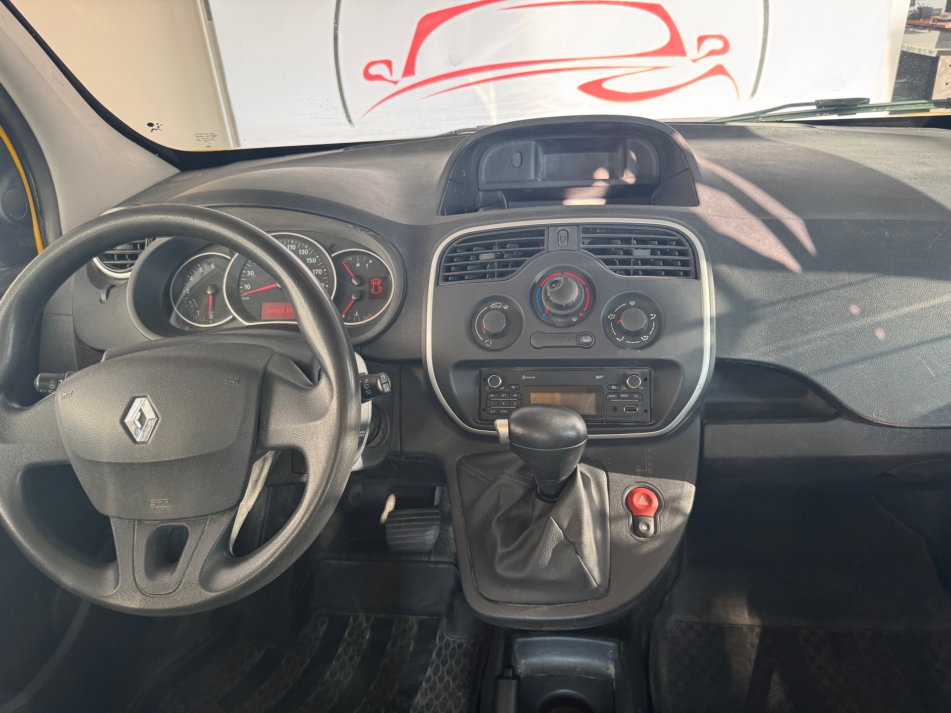 RENAULT Kangoo Medium TCe 115 Business A-image-27