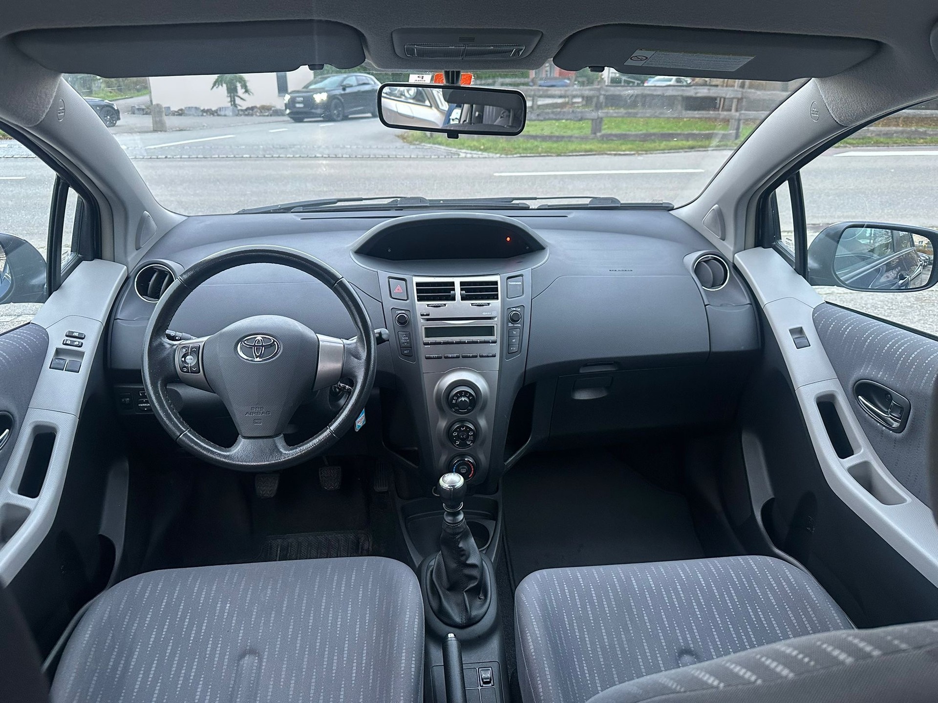 TOYOTA Yaris 1.4 D-4D Linea Luna-image-7