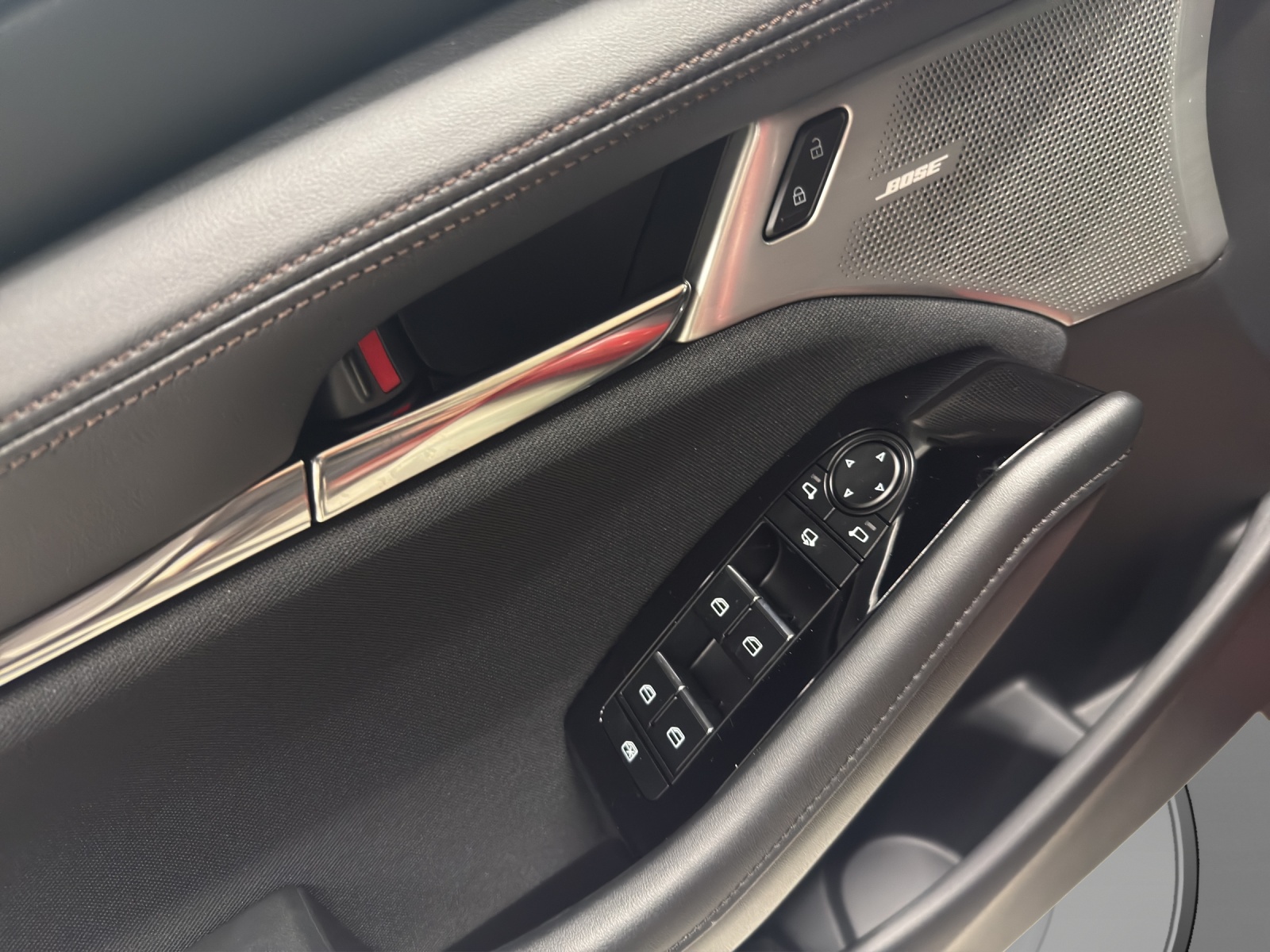 MAZDA 3 Hatchback 2.0 186 Exclusive-Line-image-8