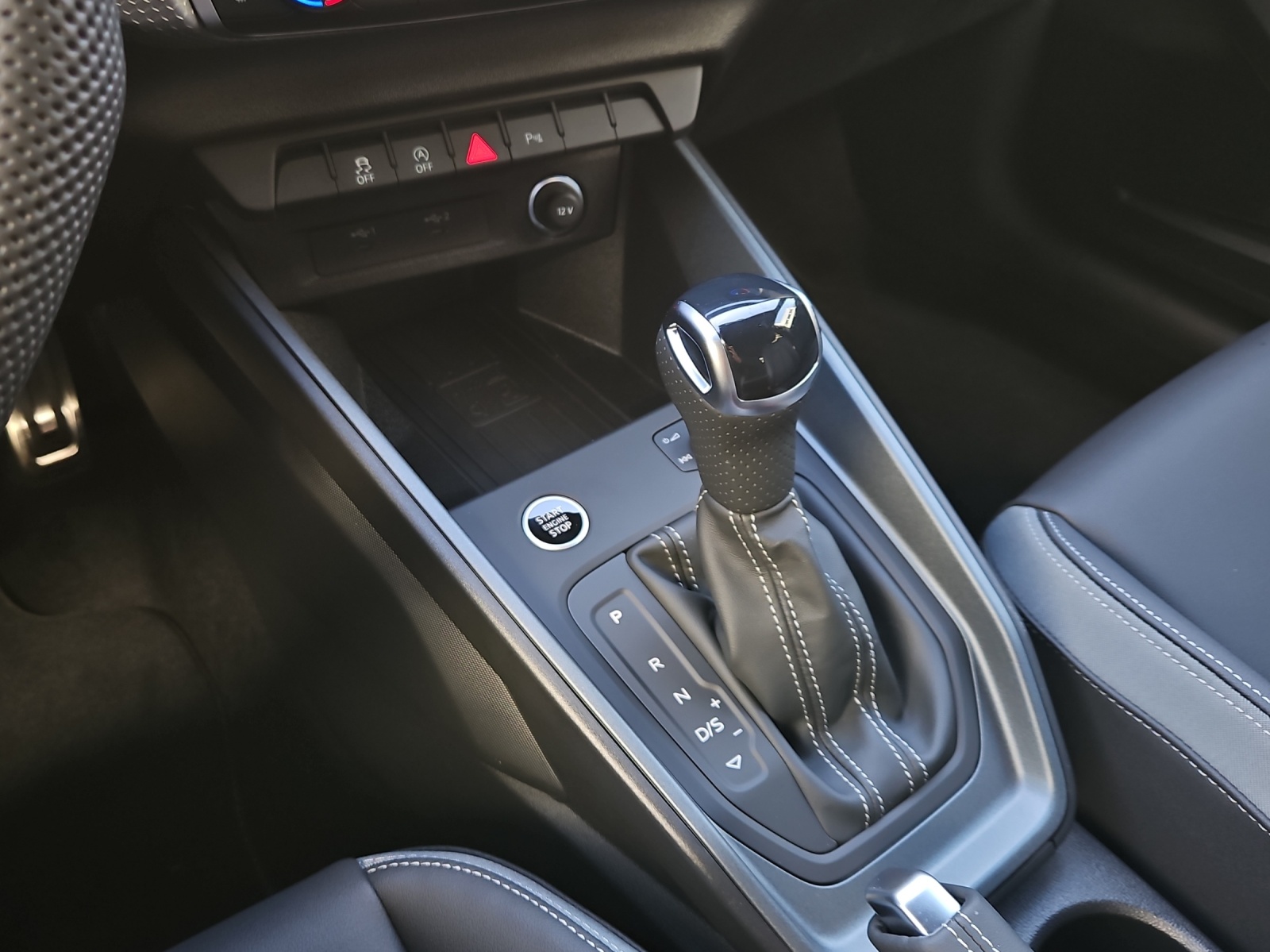 AUDI A1 Sportback 35 TFSI S Line S-tronic-image-13