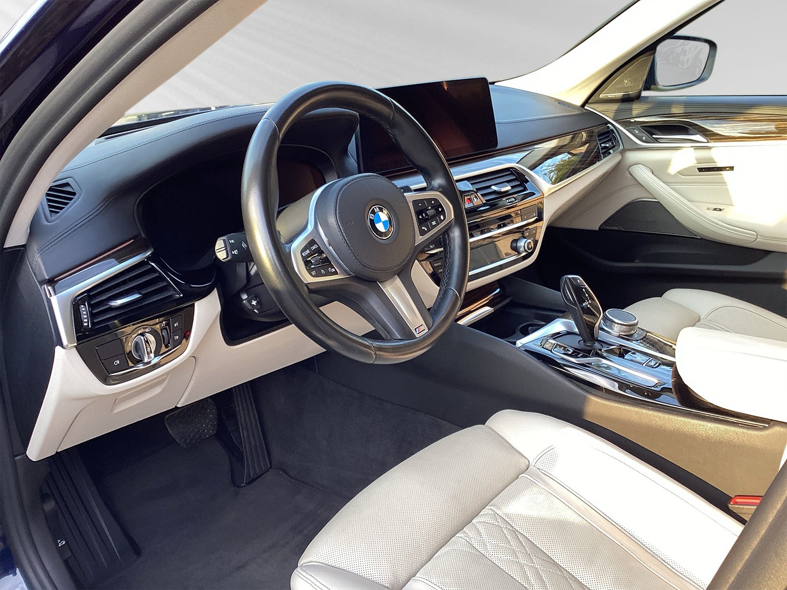 BMW 520d xDrive 48V M Sport Steptronic-image-3