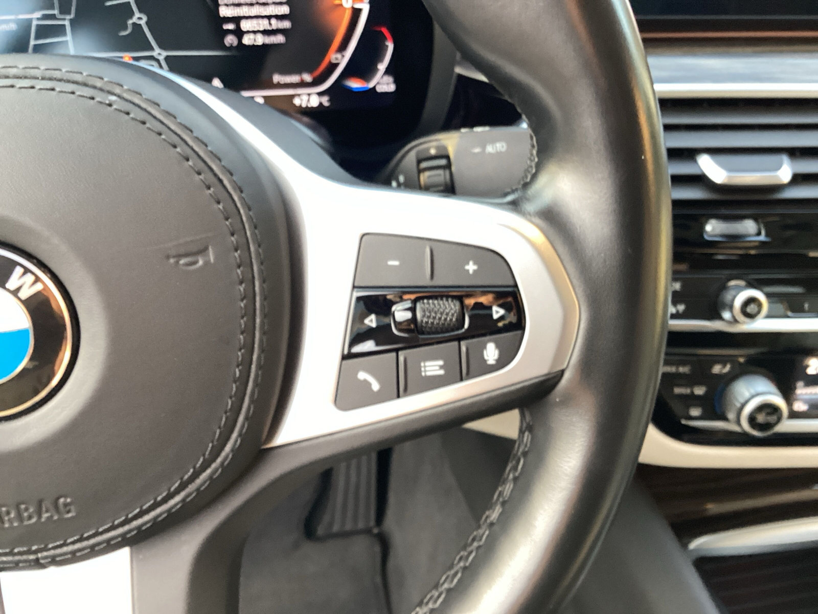 BMW 520d xDrive 48V M Sport Steptronic-image-15