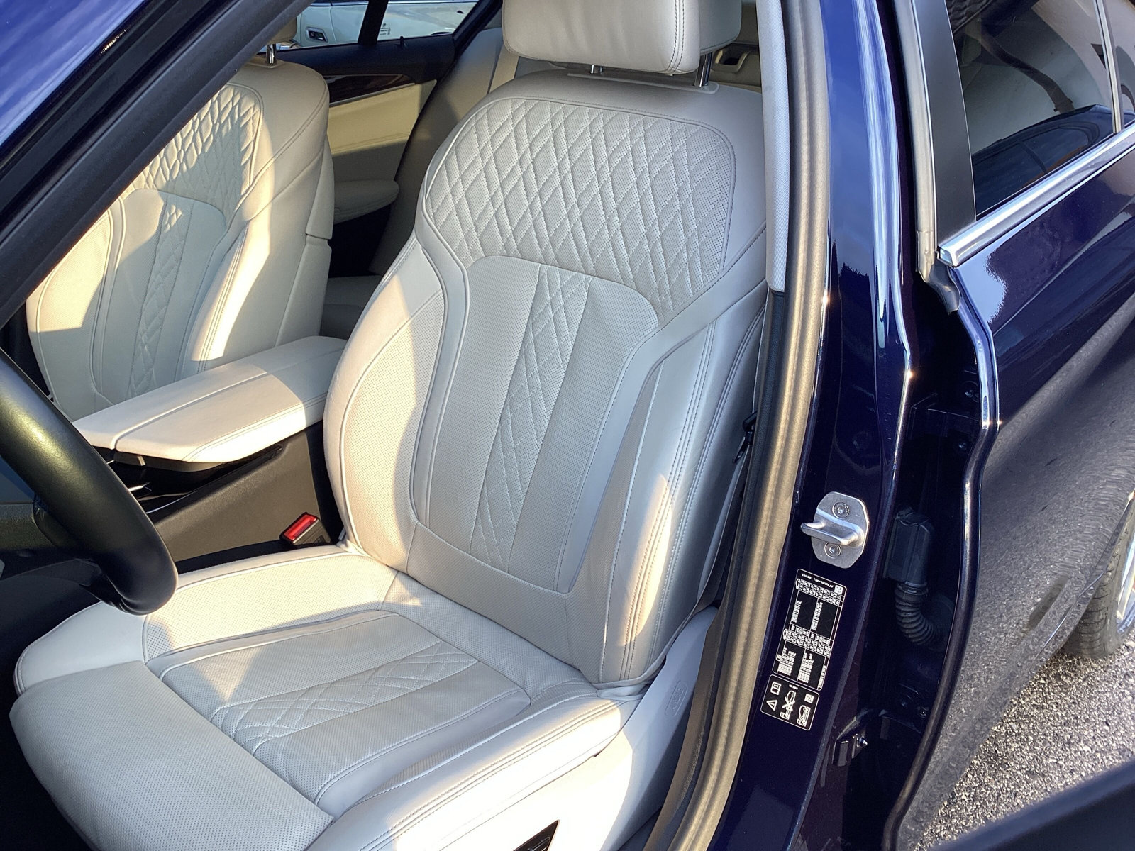 BMW 520d xDrive 48V M Sport Steptronic-image-9