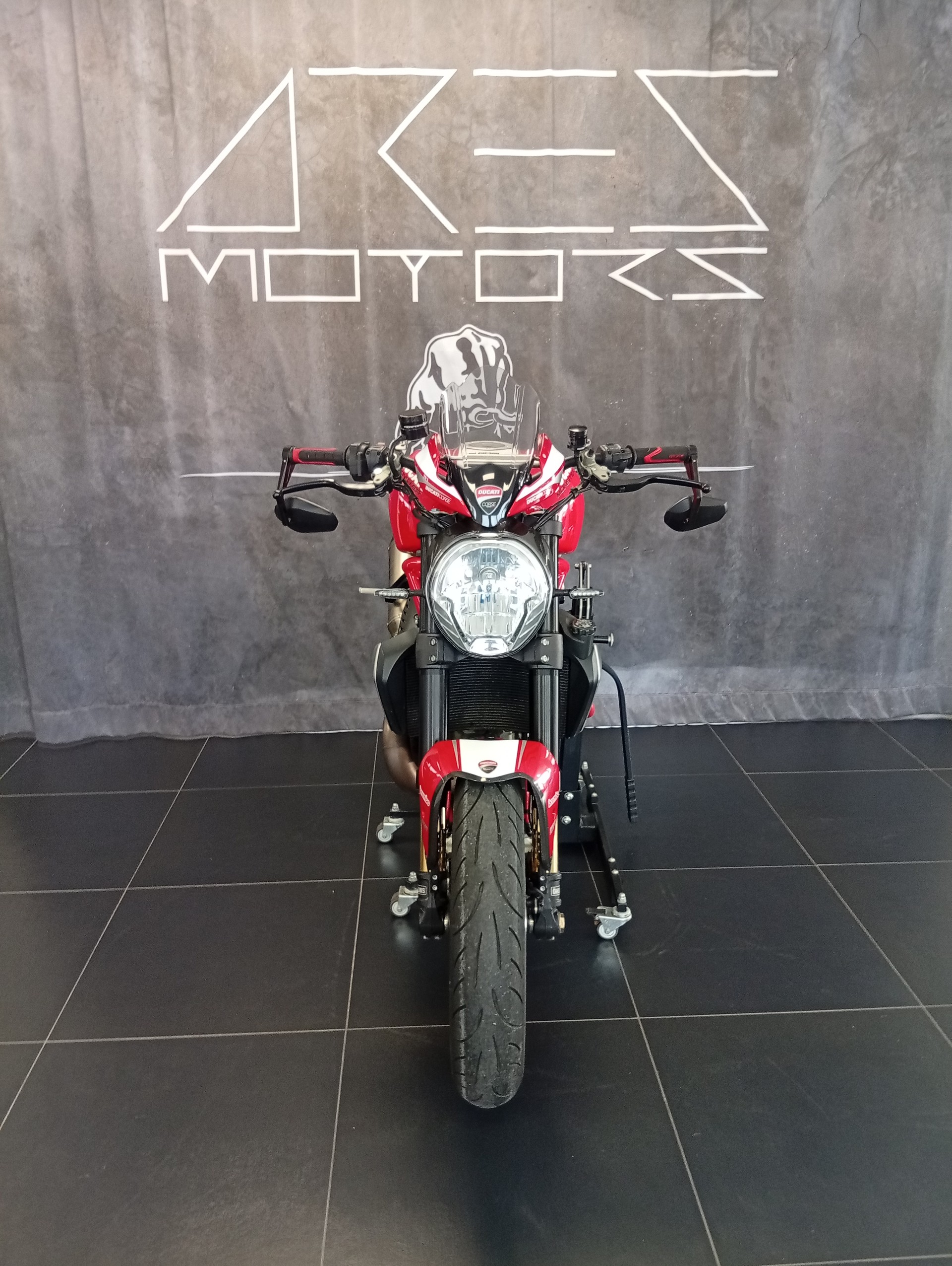 DUCATI Monster 1200 R-showroom-element-1