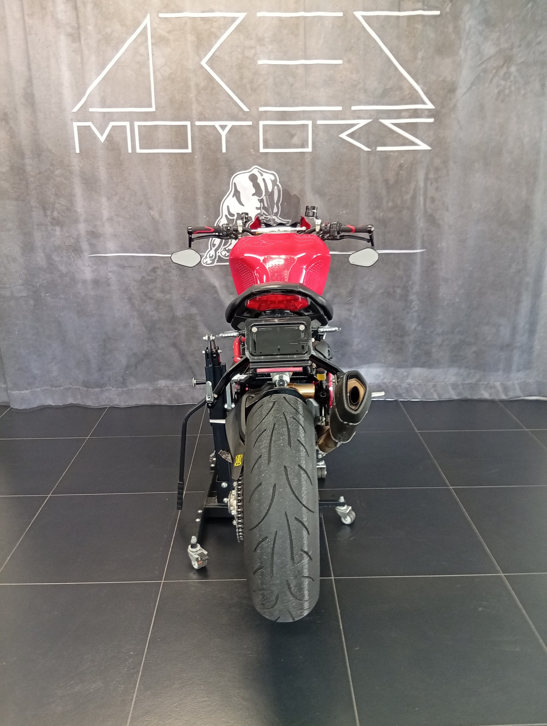 DUCATI Monster 1200 R-showroom-element-3