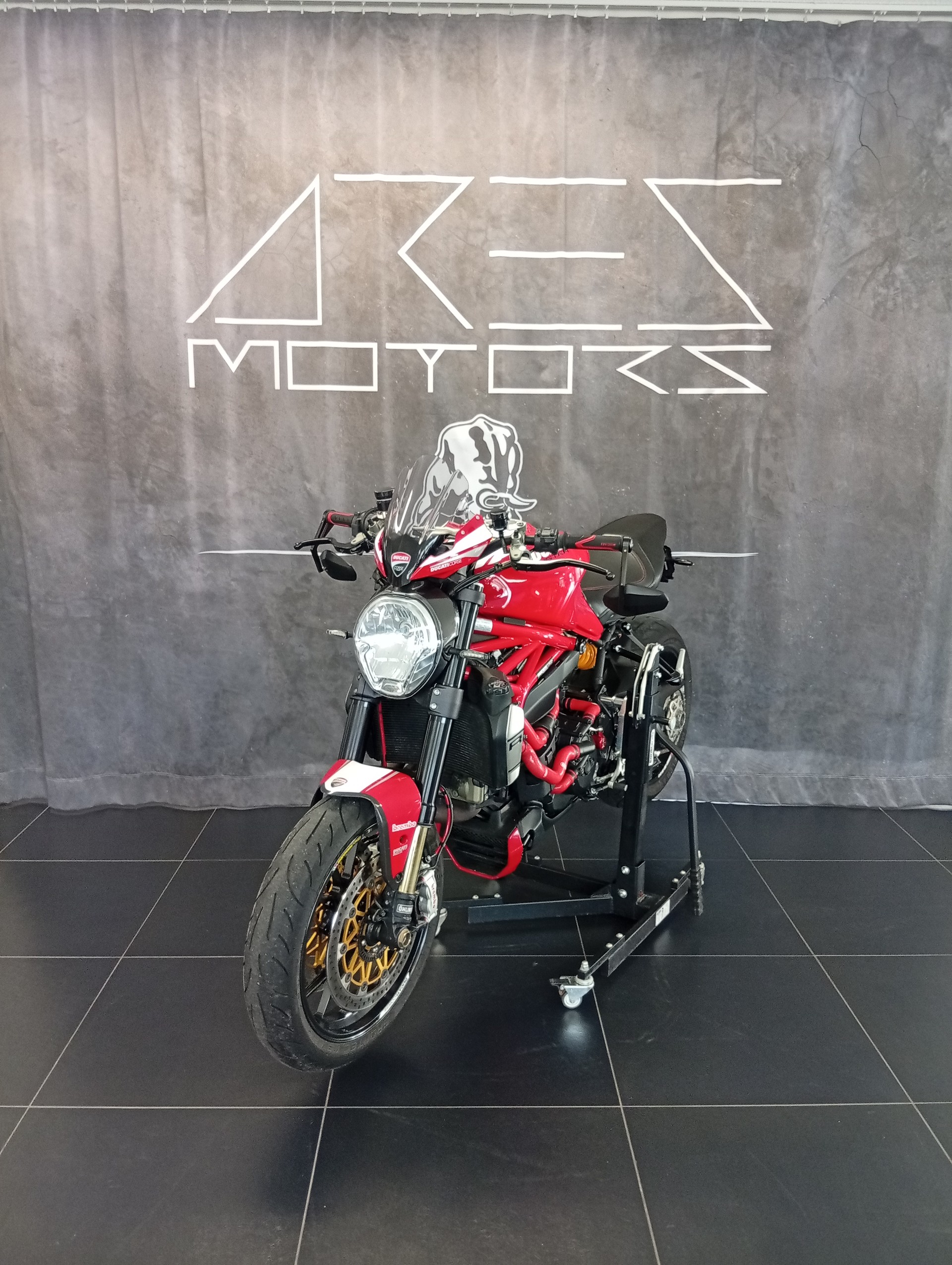 DUCATI Monster 1200 R-showroom-element-2