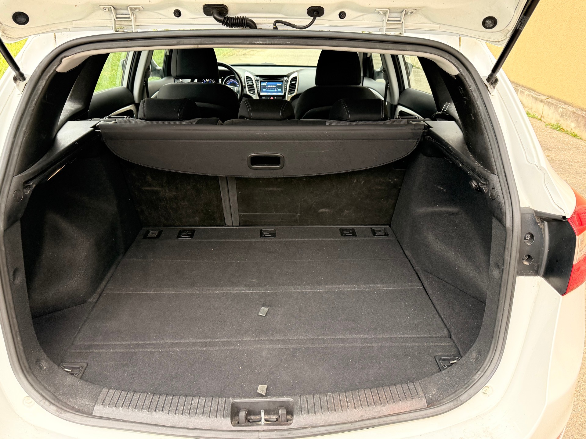 HYUNDAI i30 Wagon 1.6 GDI Amplia-image-8