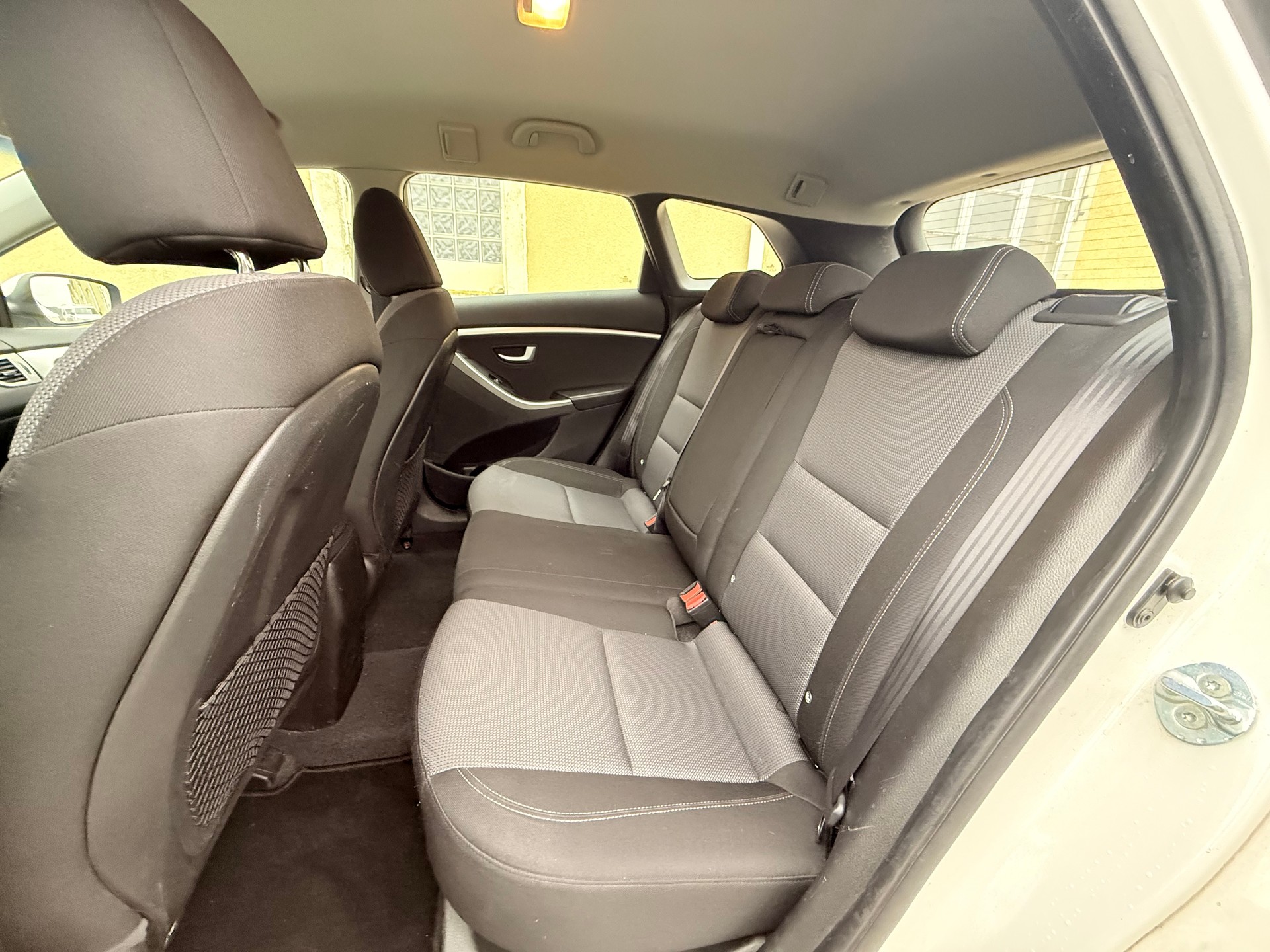 HYUNDAI i30 Wagon 1.6 GDI Amplia-image-9