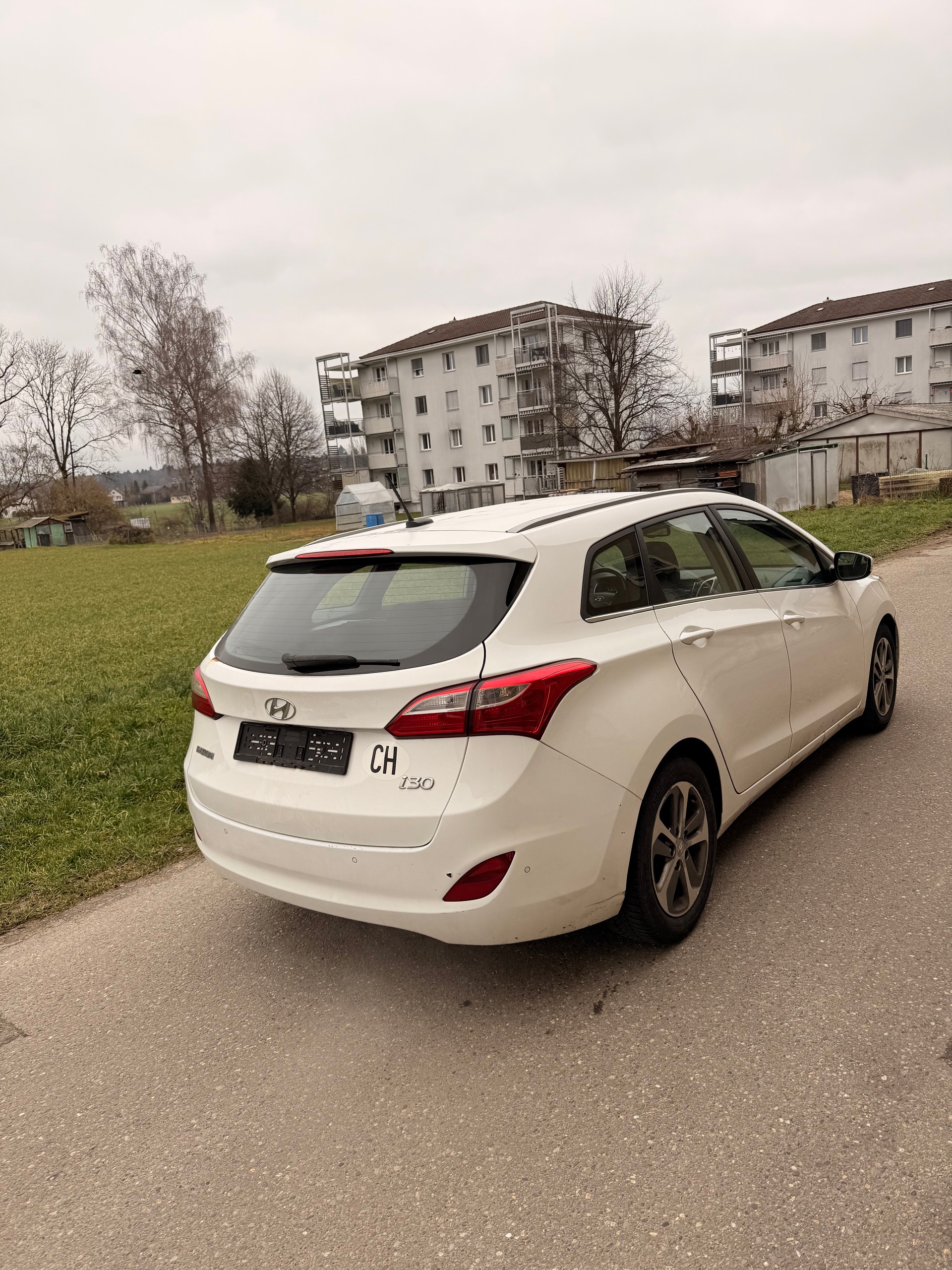 HYUNDAI i30 Wagon 1.6 GDI Amplia-image-5