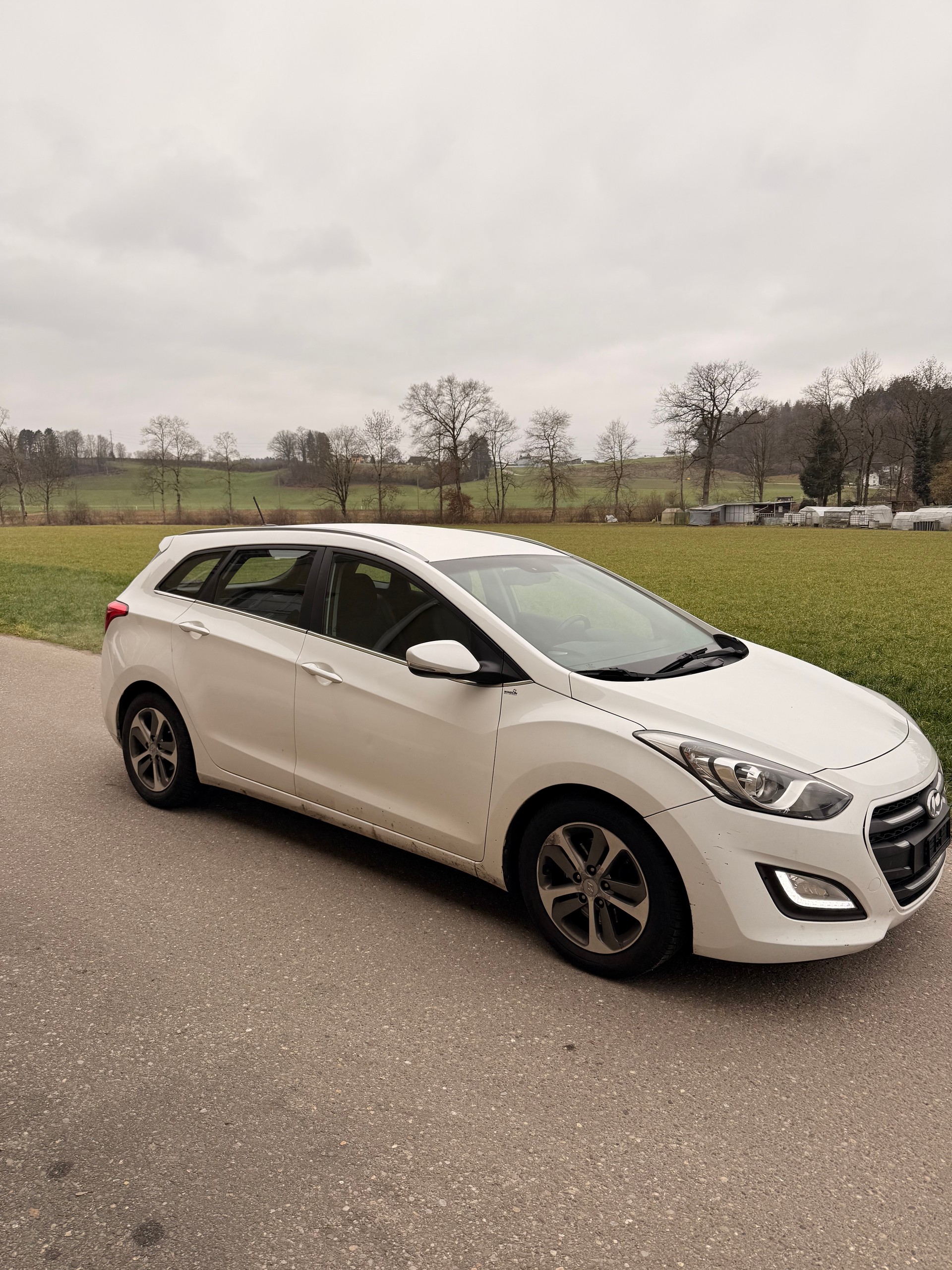 HYUNDAI i30 Wagon 1.6 GDI Amplia-image-2
