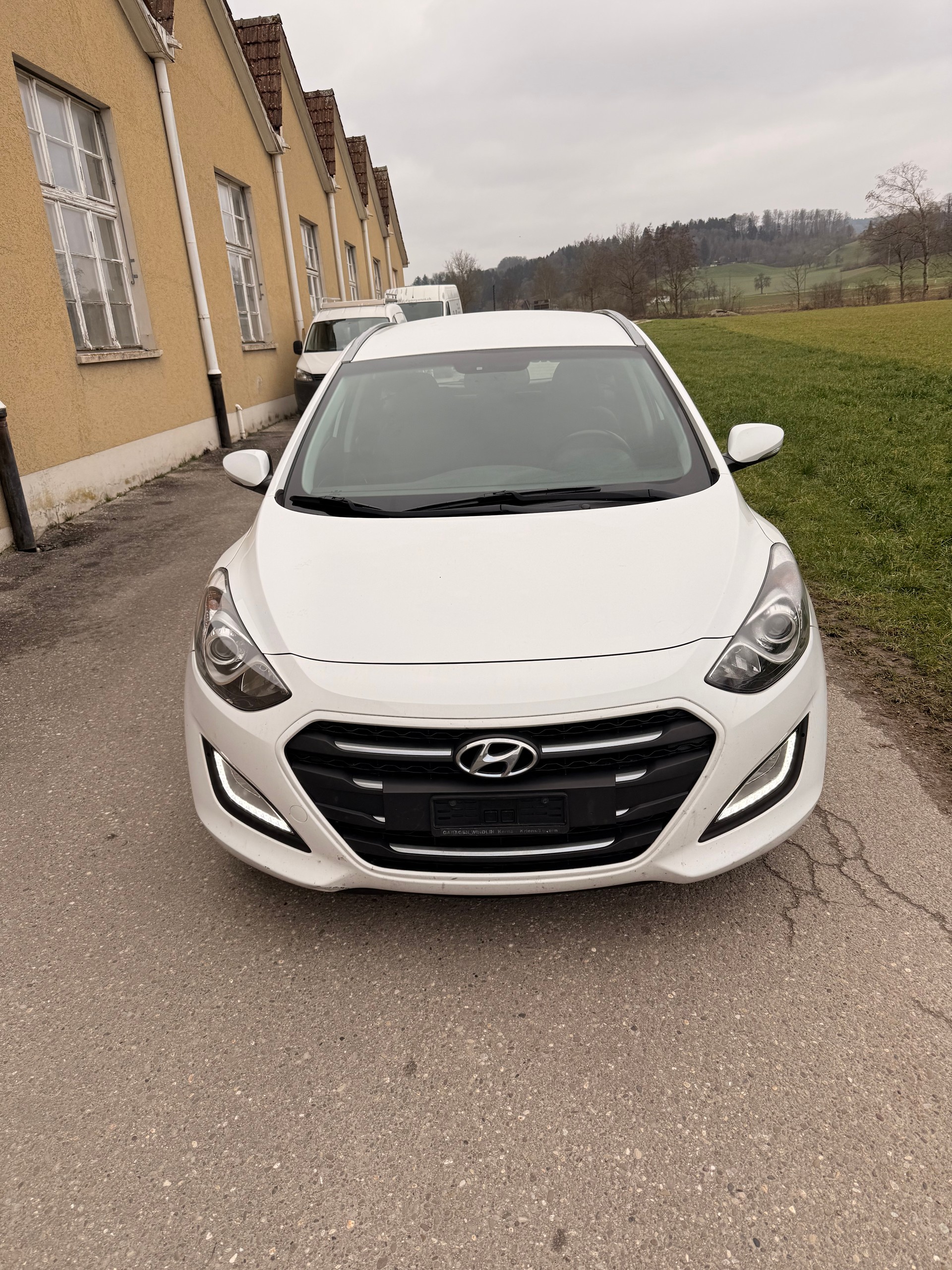 HYUNDAI i30 Wagon 1.6 GDI Amplia-image-0