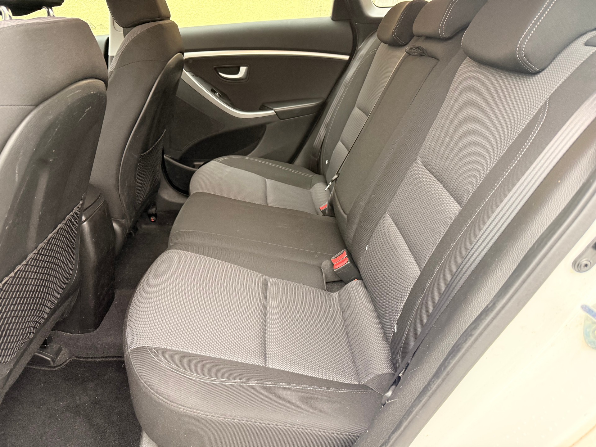 HYUNDAI i30 Wagon 1.6 GDI Amplia-image-11