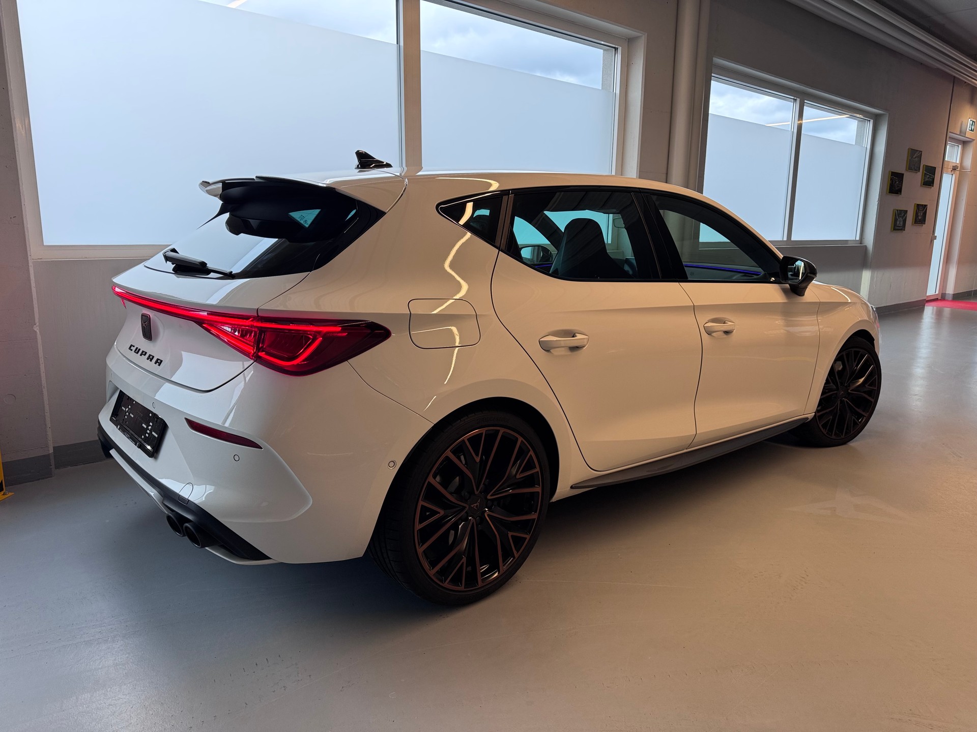 CUPRA LEON VZ 2.0 TSI DSG-image-2