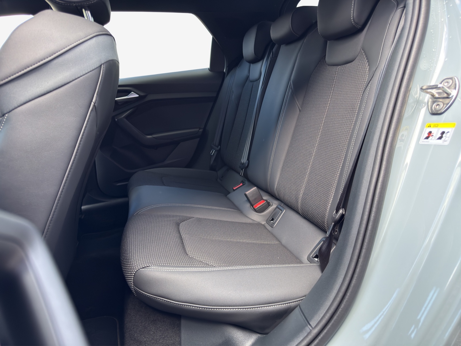 AUDI A1 Sportback 35 TFSI S Line S-tronic-image-11