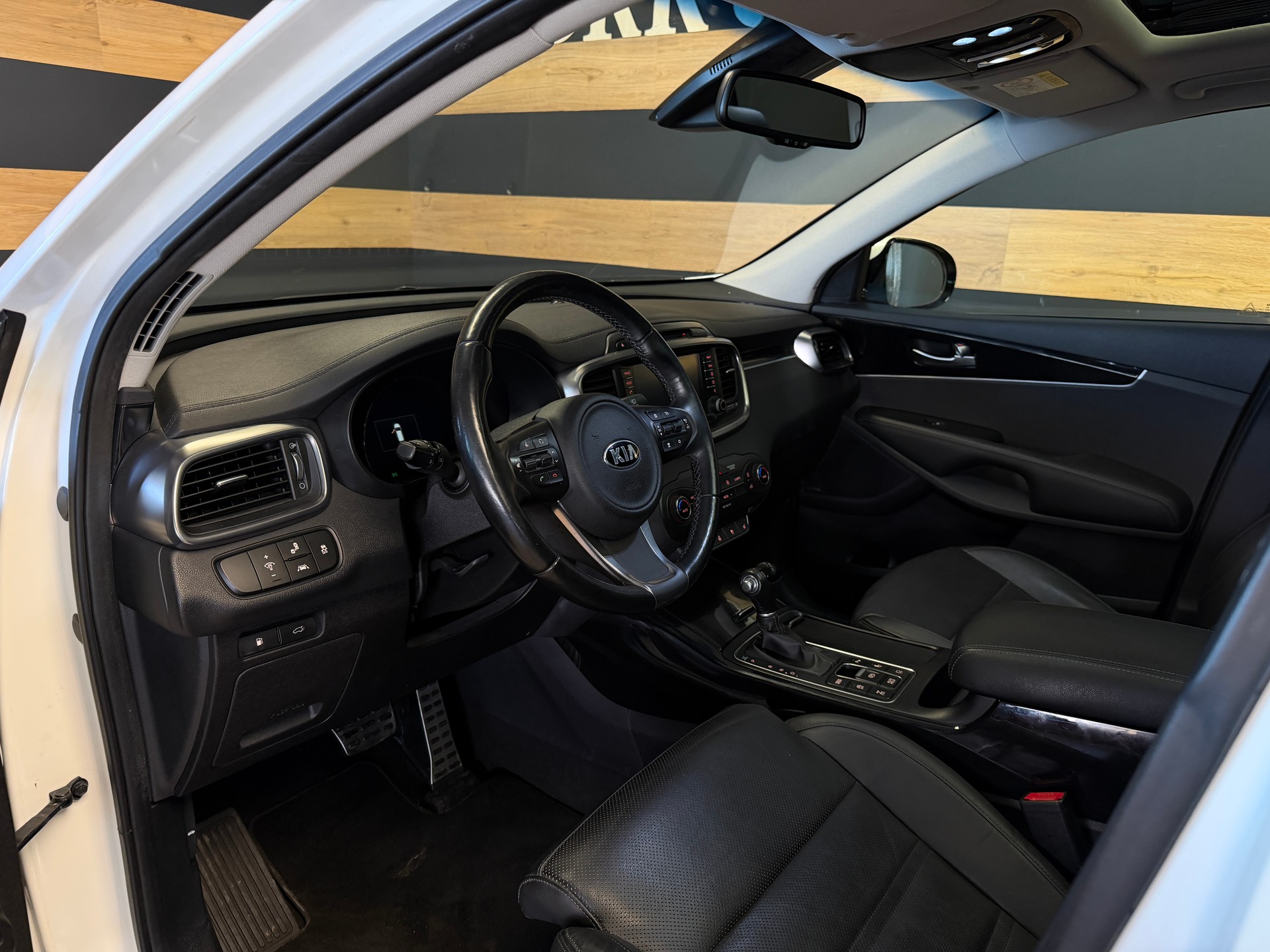 KIA Sorento 2.2 CRDI Style 7P. Automatic-image-18