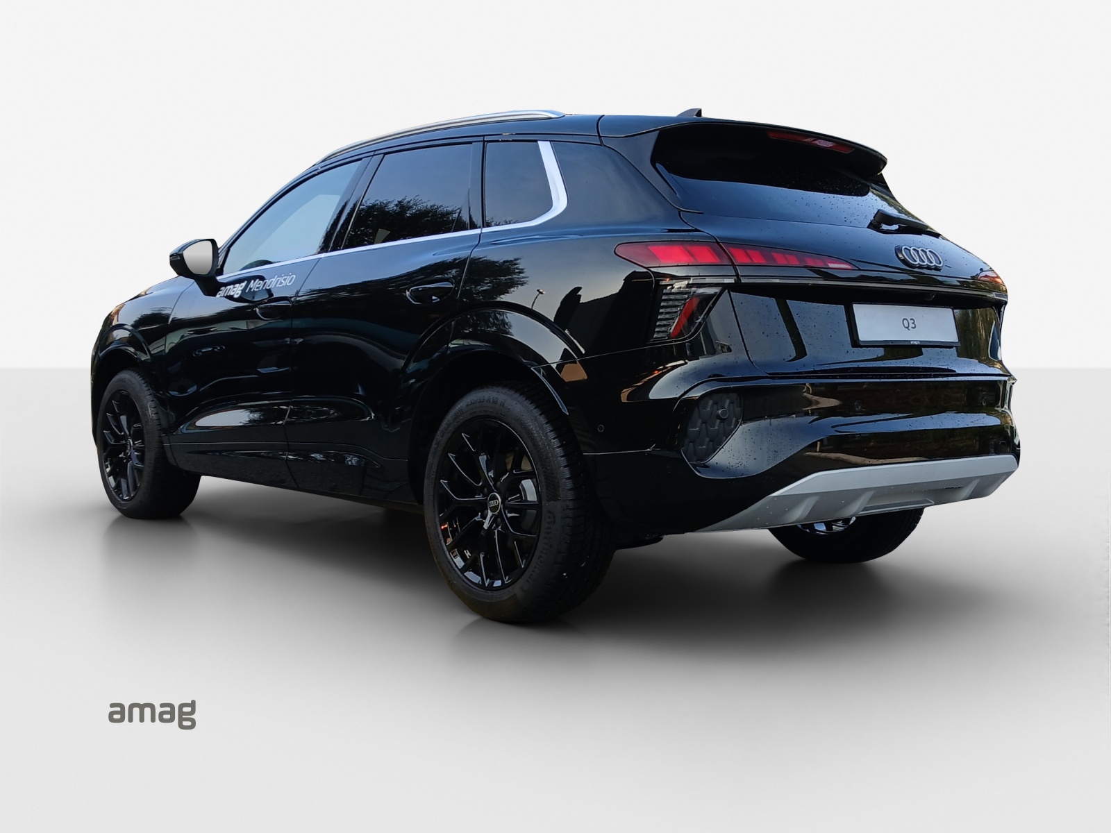 AUDI Q3 SUV 110 kW TFSI S tronic-image-2
